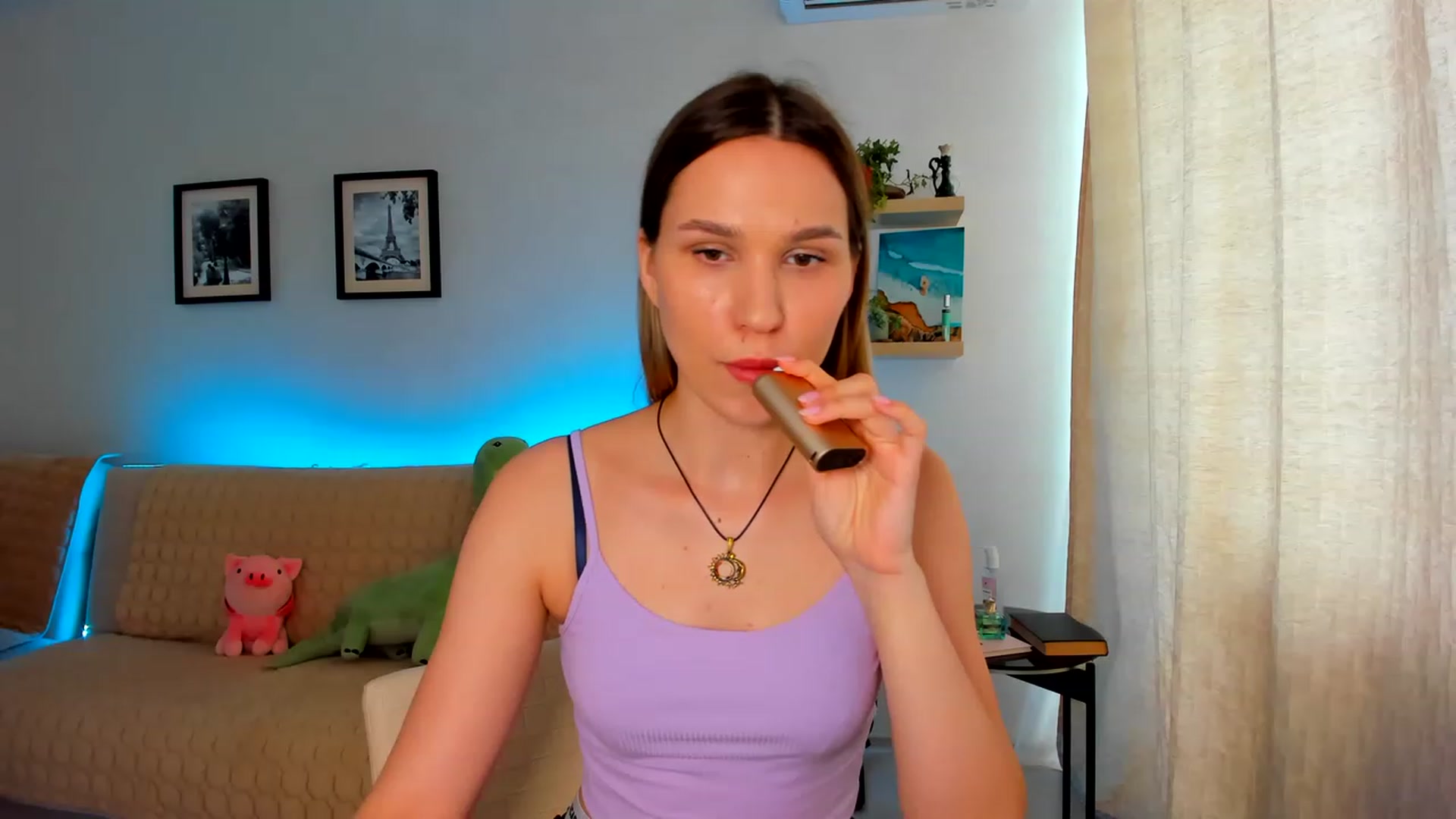 Gallery image thumbnail from WaveOfLove's myfreecams stream on, 06/16/2023, 10:18 image 8 of 20