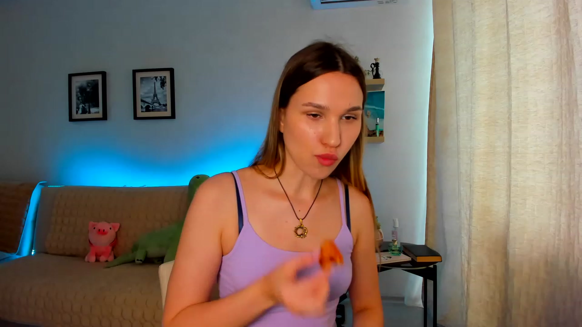 Gallery image thumbnail from WaveOfLove's myfreecams stream on, 06/16/2023, 10:18 image 18 of 20