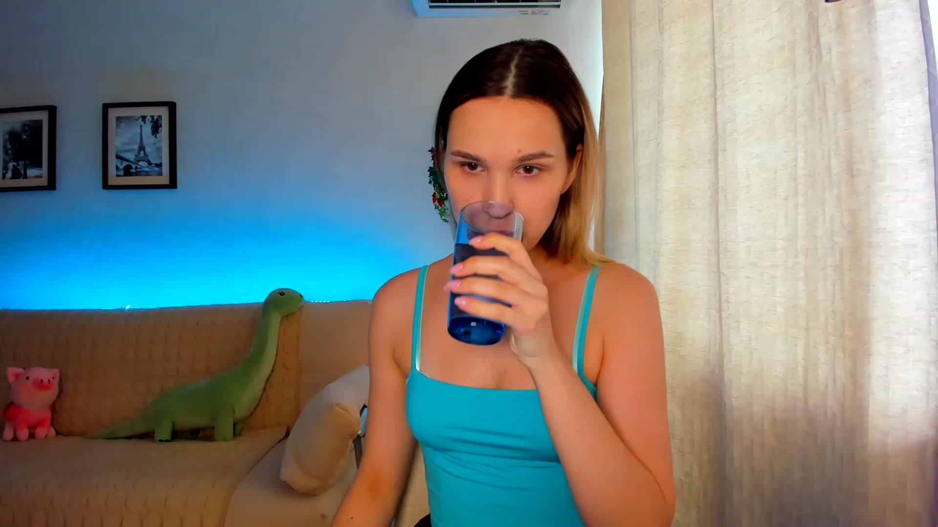 Gallery image thumbnail from WaveOfLove's myfreecams stream on, 06/17/2023, 10:34 image 3 of 20