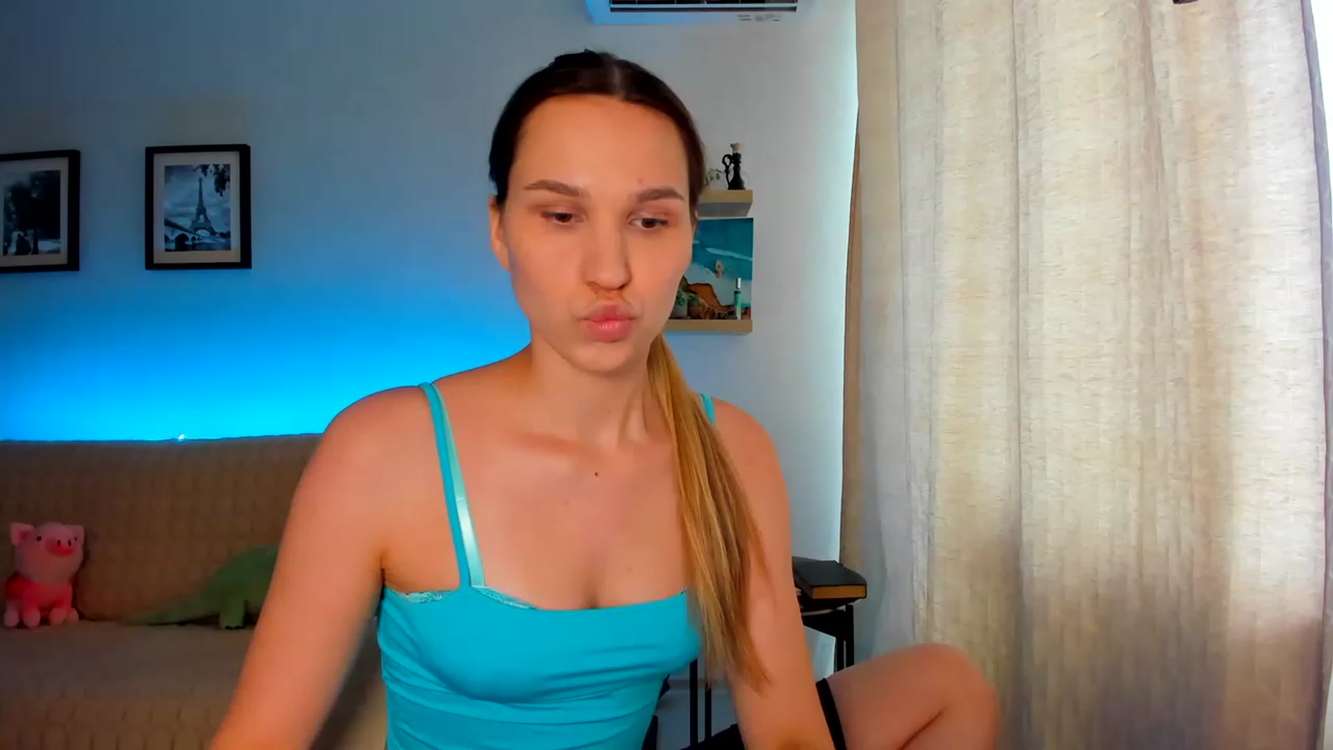 Gallery image thumbnail from WaveOfLove's myfreecams stream on, 06/17/2023, 10:34 image 14 of 20