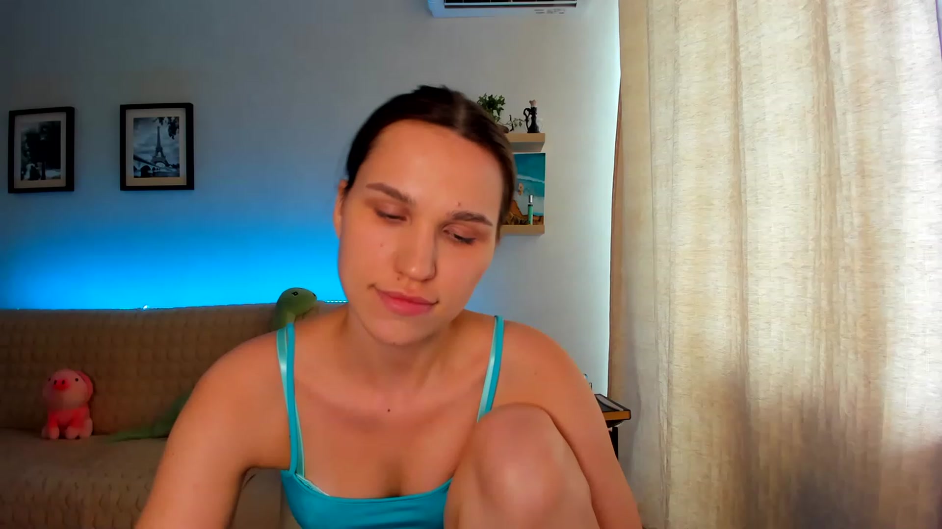 Gallery image thumbnail from WaveOfLove's myfreecams stream on, 06/17/2023, 12:20 image 16 of 20