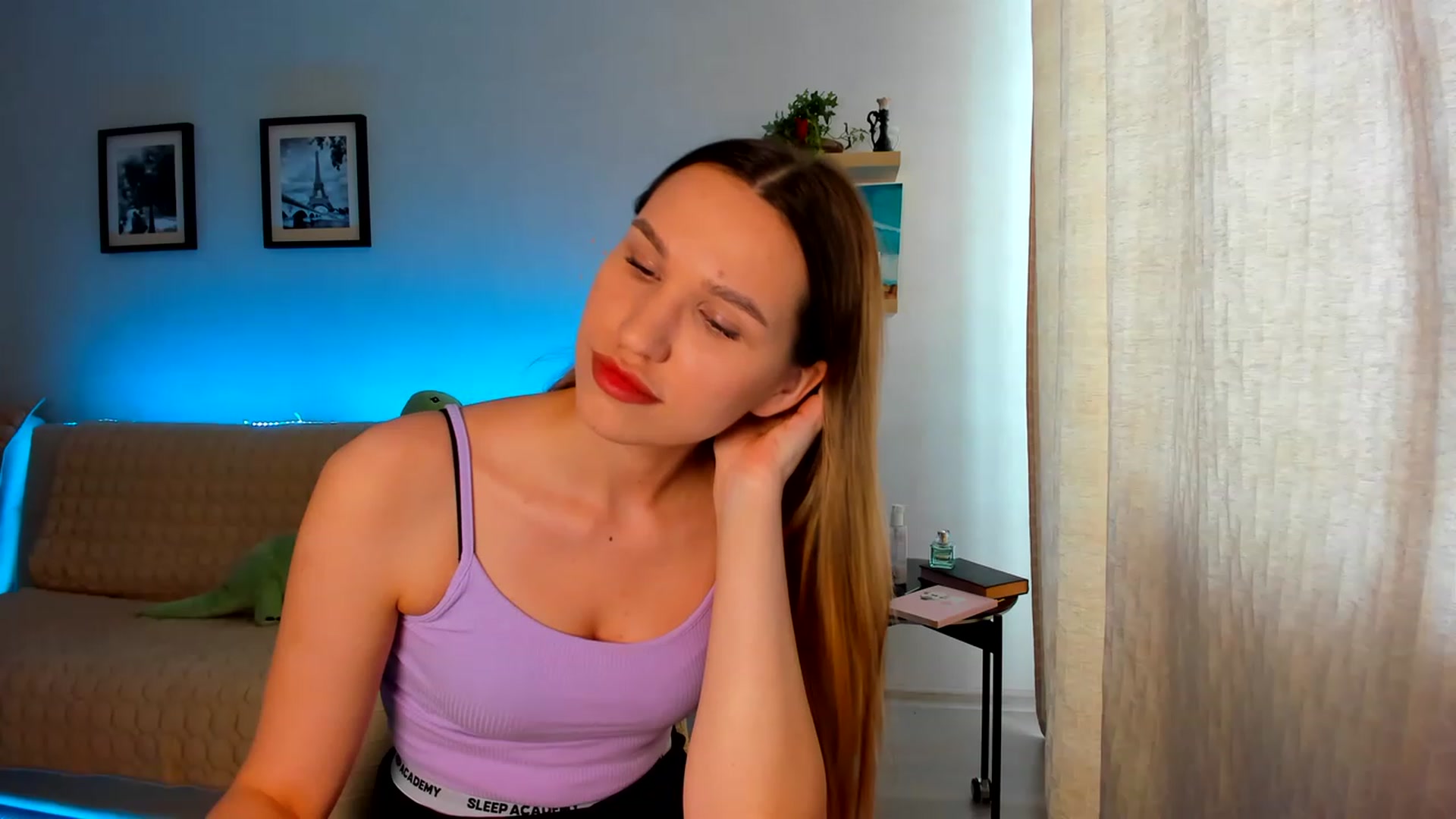 Gallery image thumbnail from WaveOfLove's myfreecams stream on, 06/19/2023, 11:48 image 10 of 20