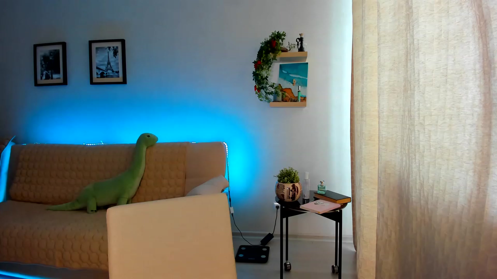 Gallery image thumbnail from WaveOfLove's myfreecams stream on, 06/19/2023, 11:48 image 18 of 20