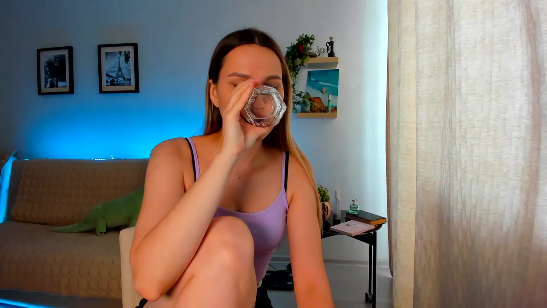 Gallery image thumbnail from WaveOfLove's myfreecams stream on, 06/19/2023, 11:48 image 15 of 20