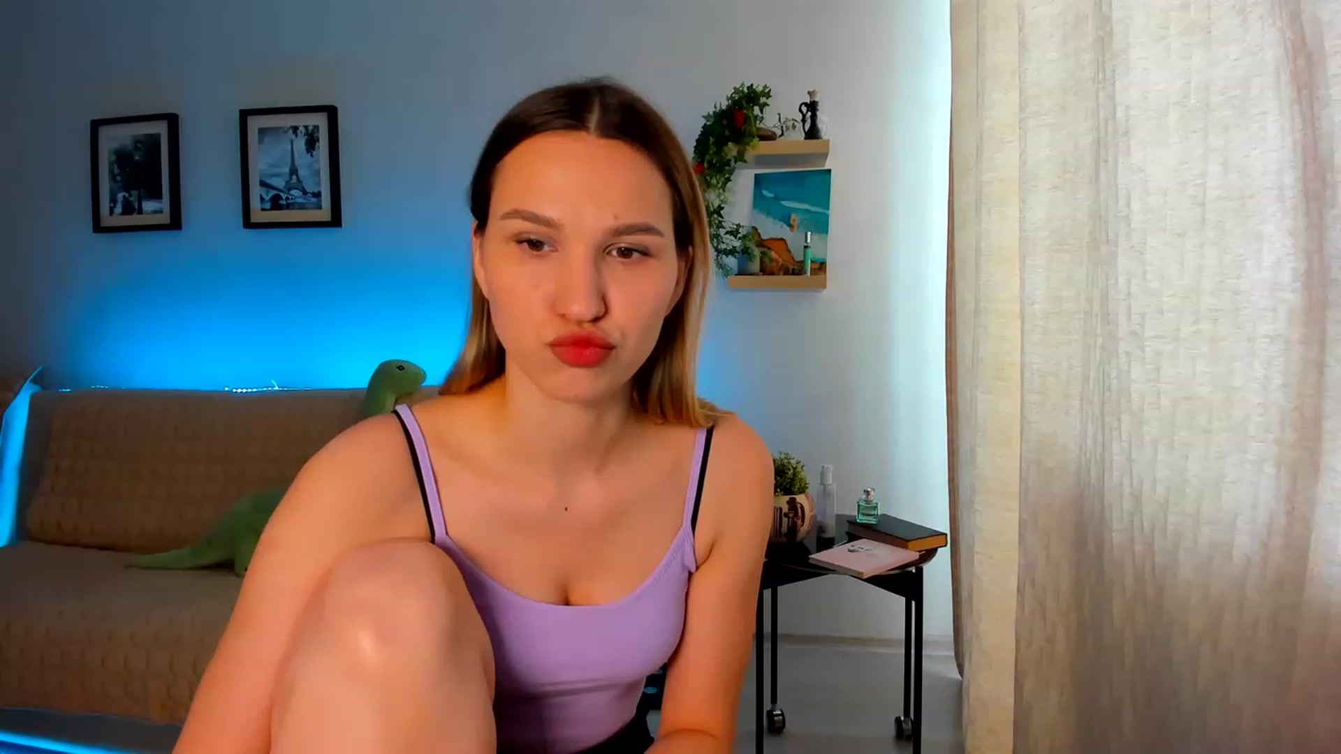 Gallery image thumbnail from WaveOfLove's myfreecams stream on, 06/19/2023, 11:48 image 8 of 20