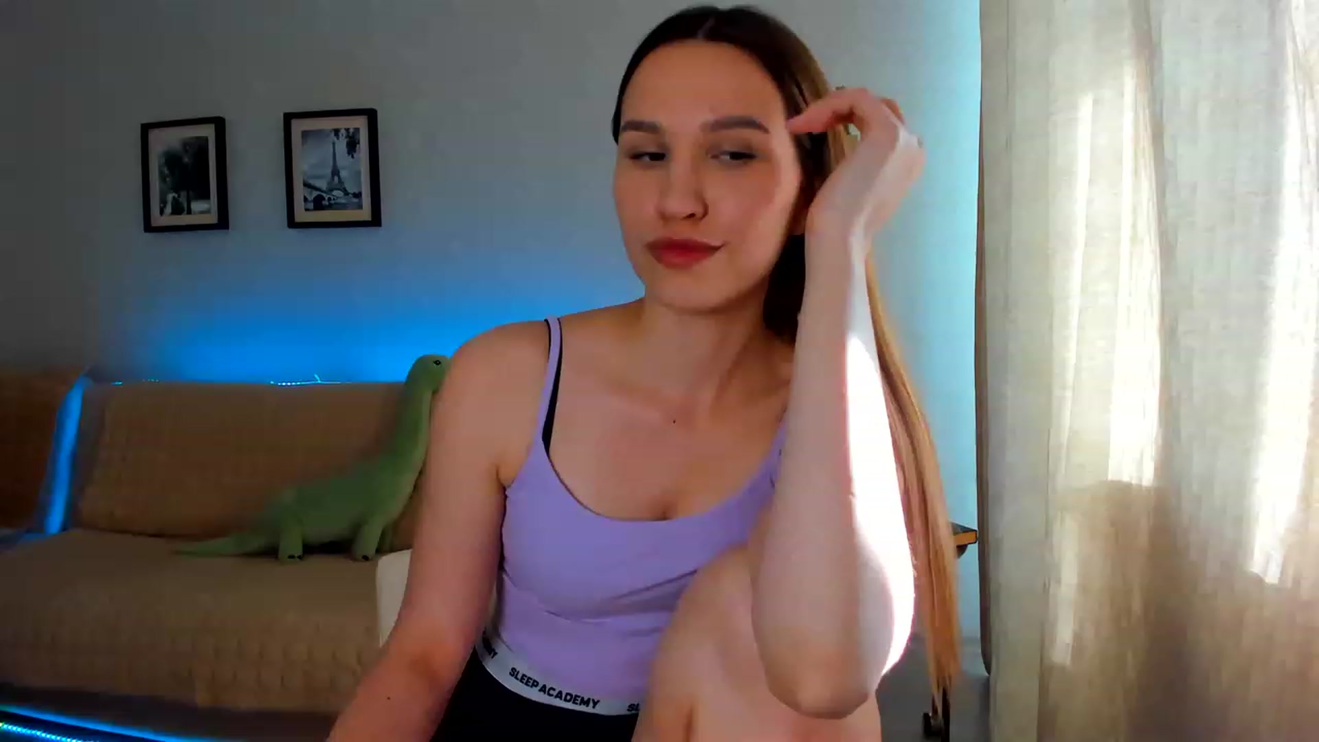 Gallery image thumbnail from WaveOfLove's myfreecams stream on, 06/19/2023, 13:50 image 18 of 20