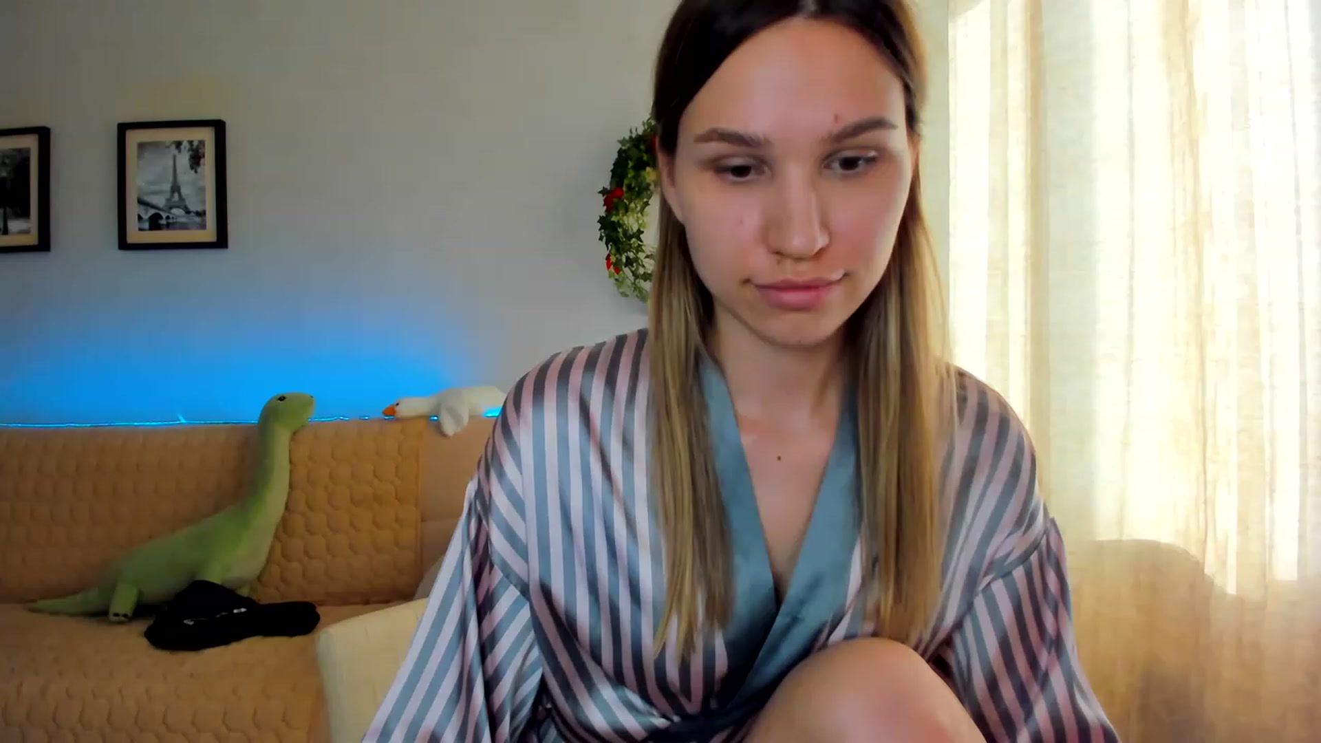 Gallery image thumbnail from WaveOfLove's myfreecams stream on, 06/28/2023, 14:37 image 2 of 20