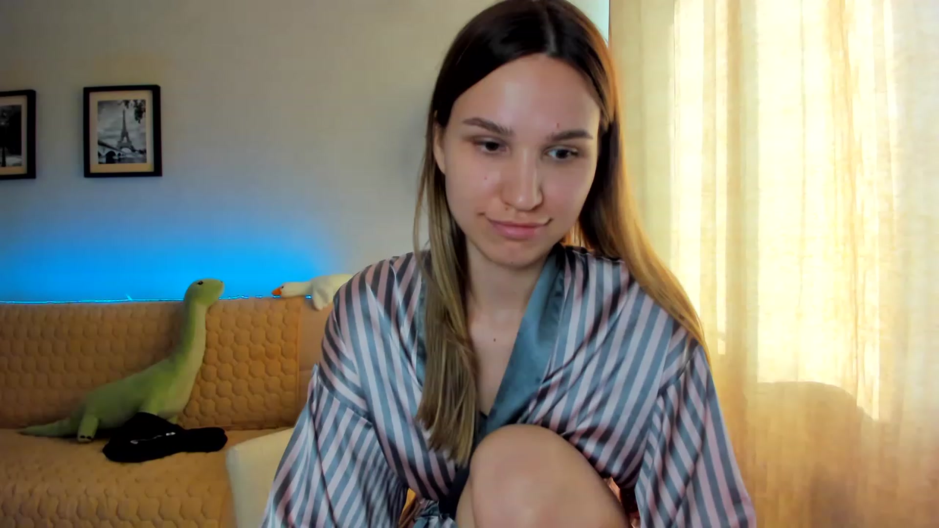 Gallery image thumbnail from WaveOfLove's myfreecams stream on, 06/28/2023, 14:37 image 12 of 20