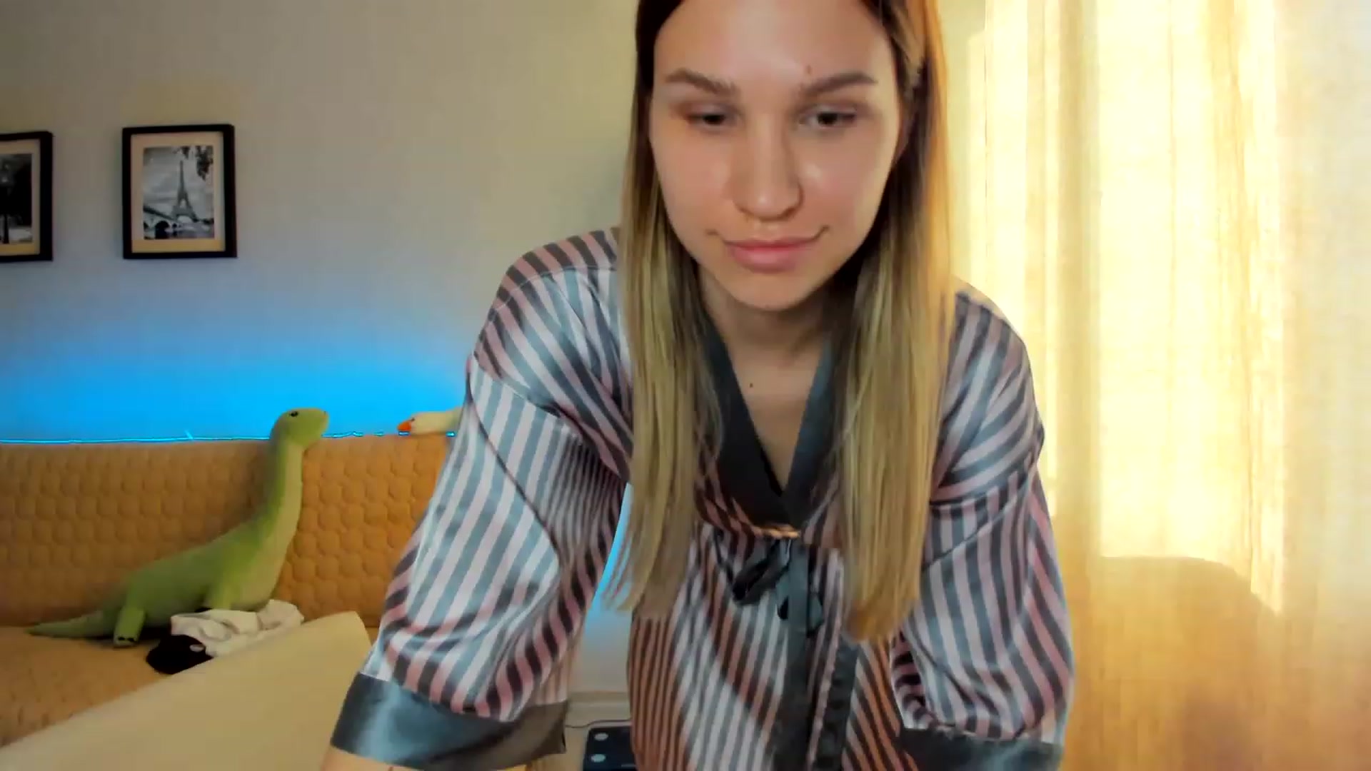 Gallery image thumbnail from WaveOfLove's myfreecams stream on, 06/28/2023, 14:37 image 16 of 20