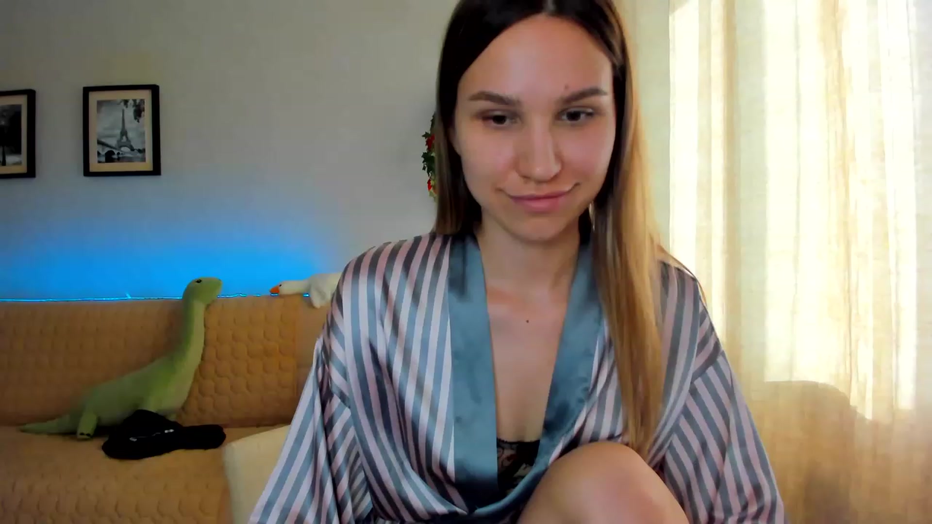 Gallery image thumbnail from WaveOfLove's myfreecams stream on, 06/28/2023, 14:37 image 4 of 20