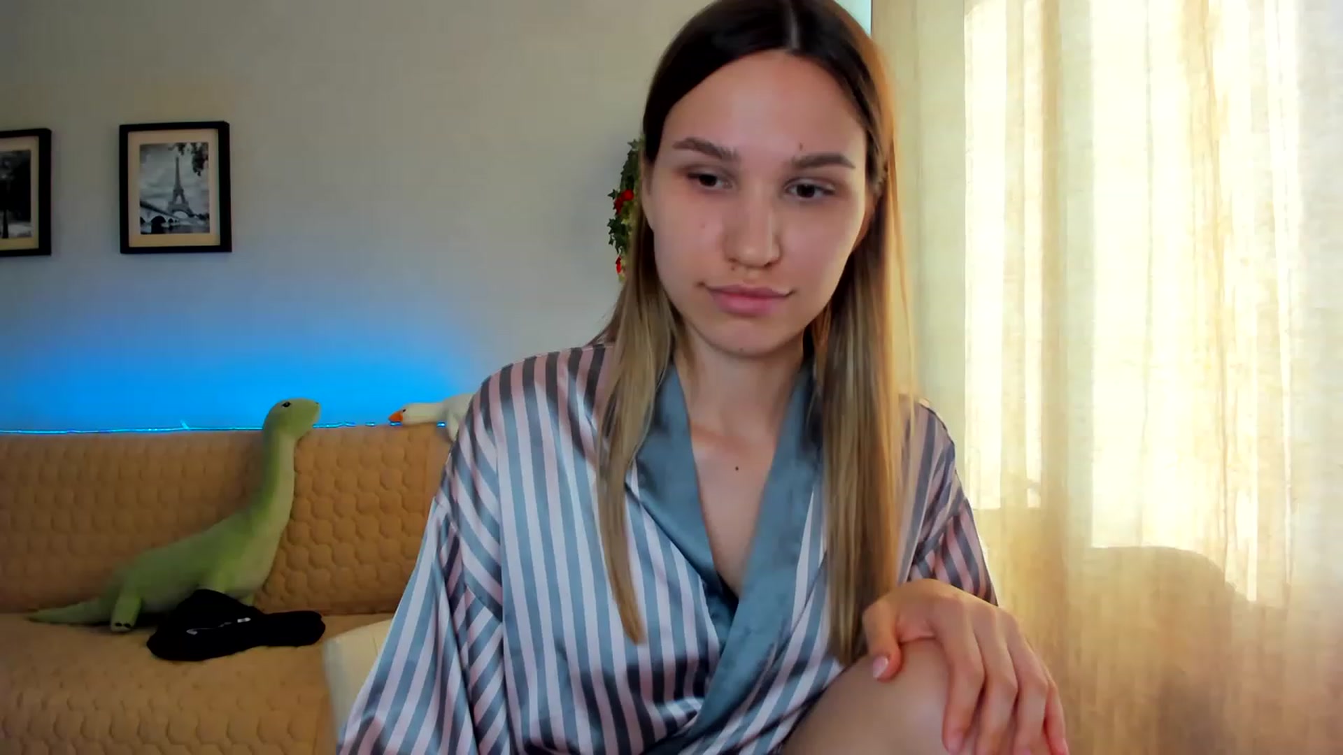 Gallery image thumbnail from WaveOfLove's myfreecams stream on, 06/28/2023, 14:37 image 8 of 20