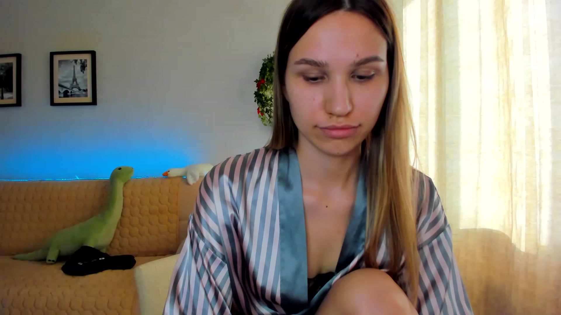 Gallery image thumbnail from WaveOfLove's myfreecams stream on, 06/28/2023, 14:37 image 5 of 20