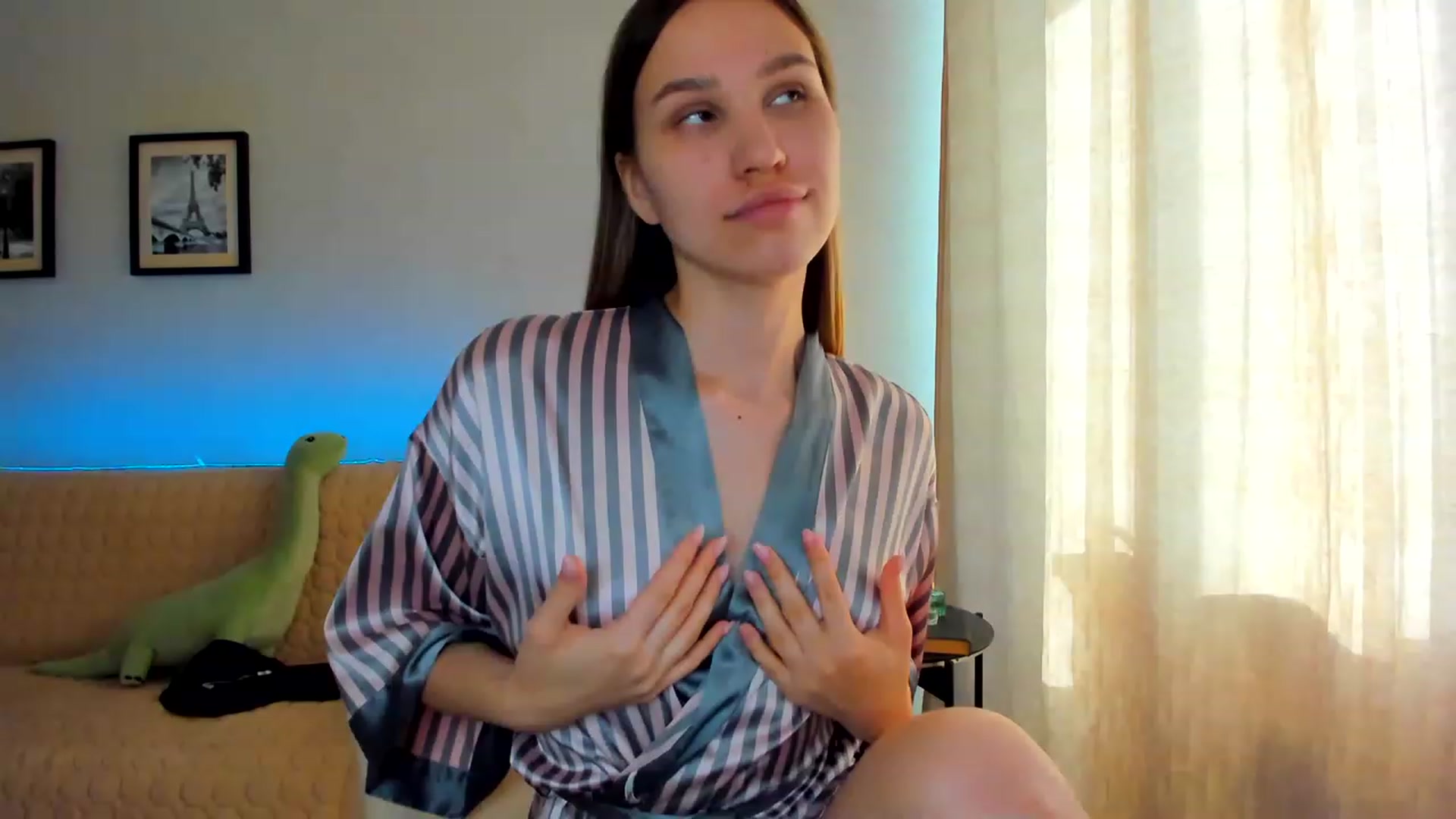 Gallery image thumbnail from WaveOfLove's myfreecams stream on, 06/28/2023, 14:37 image 3 of 20