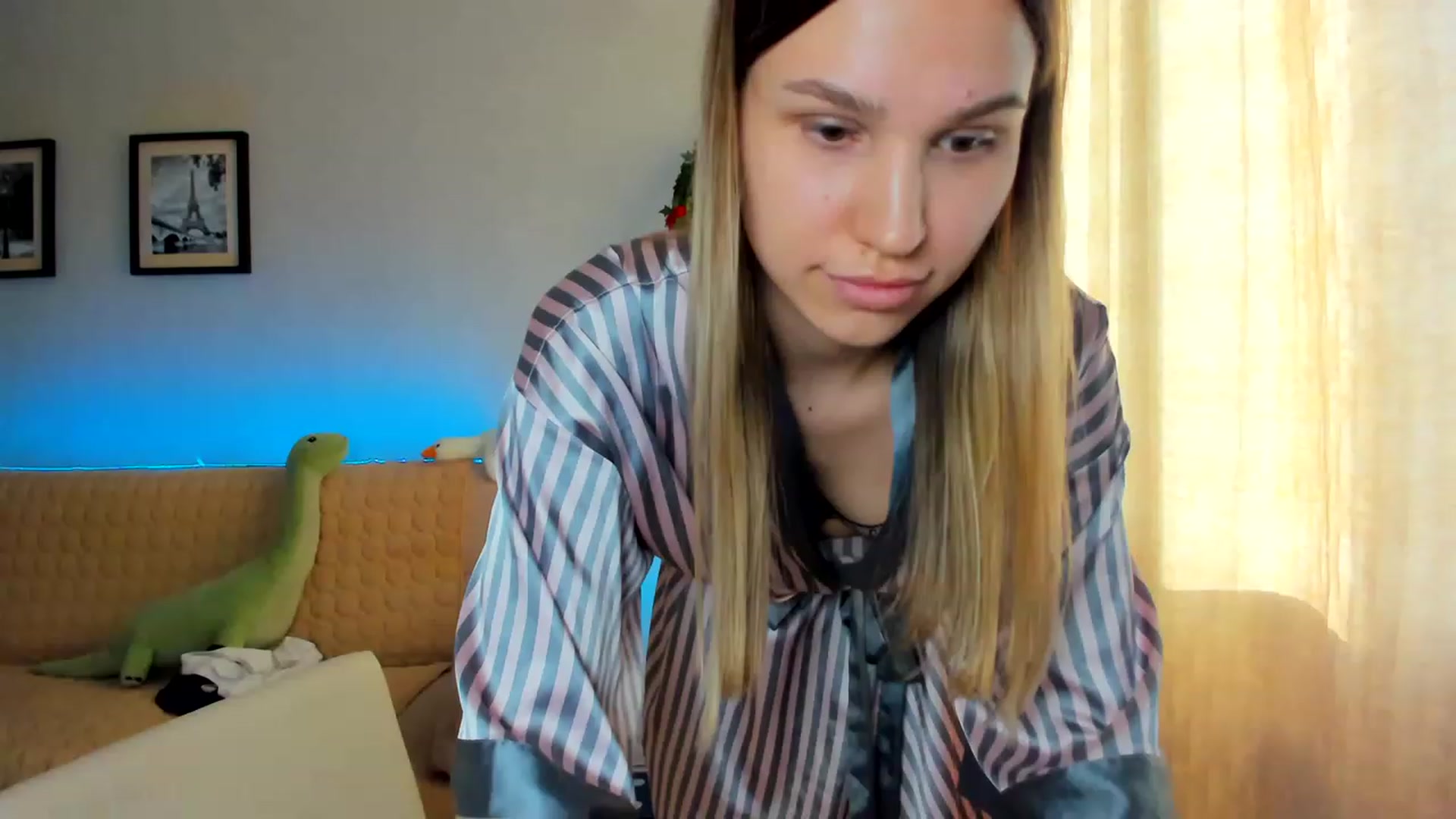 Gallery image thumbnail from WaveOfLove's myfreecams stream on, 06/28/2023, 14:37 image 19 of 20