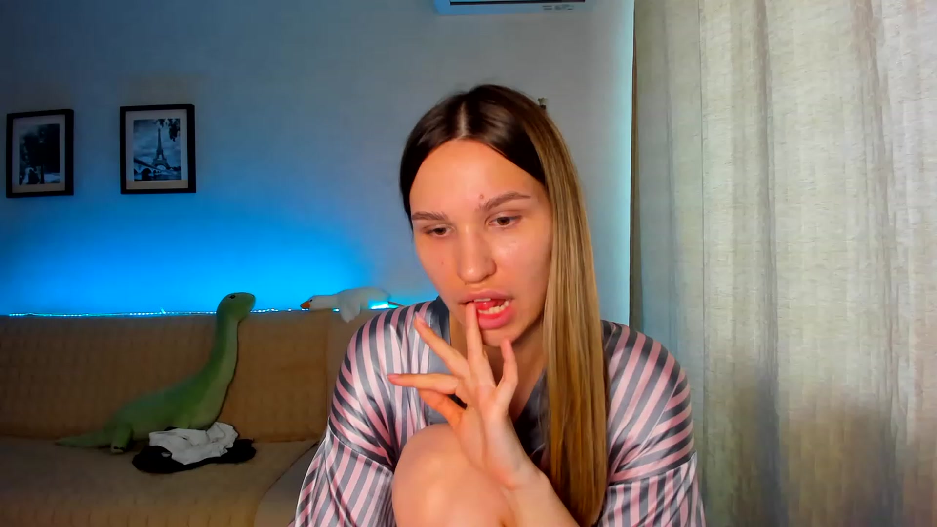 Gallery image thumbnail from WaveOfLove's myfreecams stream on, 06/28/2023, 15:07 image 20 of 20