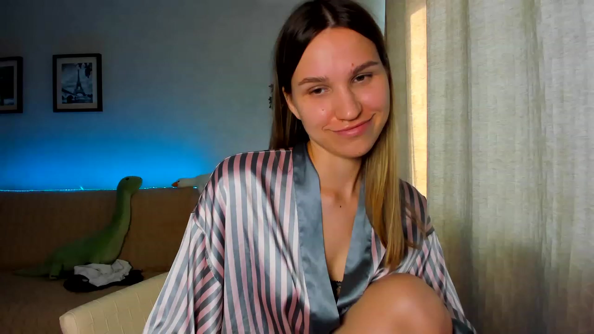 Gallery image thumbnail from WaveOfLove's myfreecams stream on, 06/28/2023, 15:07 image 3 of 20