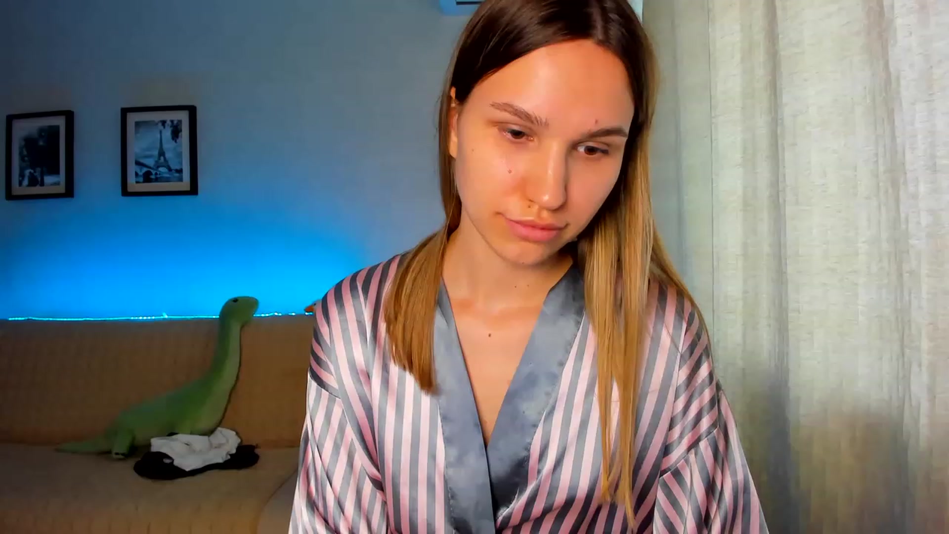 Gallery image thumbnail from WaveOfLove's myfreecams stream on, 06/28/2023, 15:07 image 13 of 20