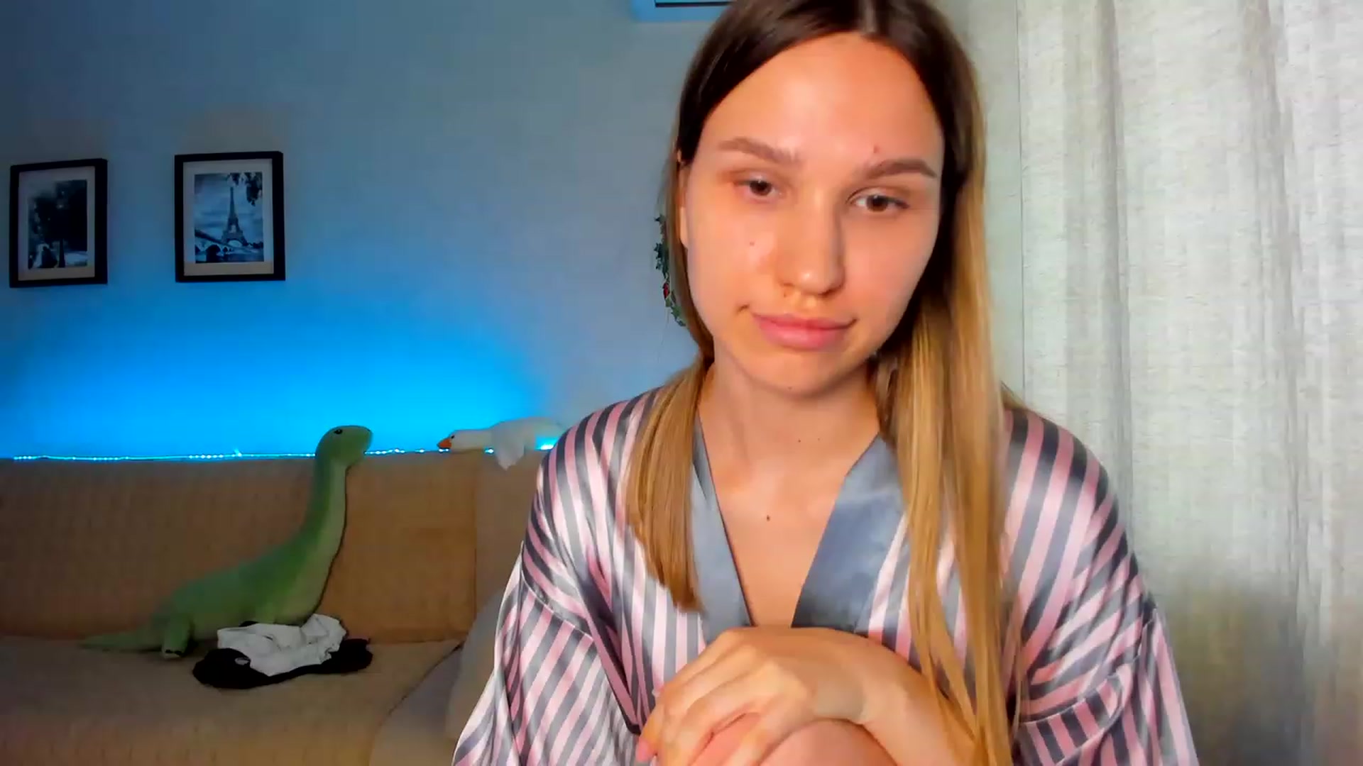 Gallery image thumbnail from WaveOfLove's myfreecams stream on, 06/28/2023, 15:07 image 14 of 20