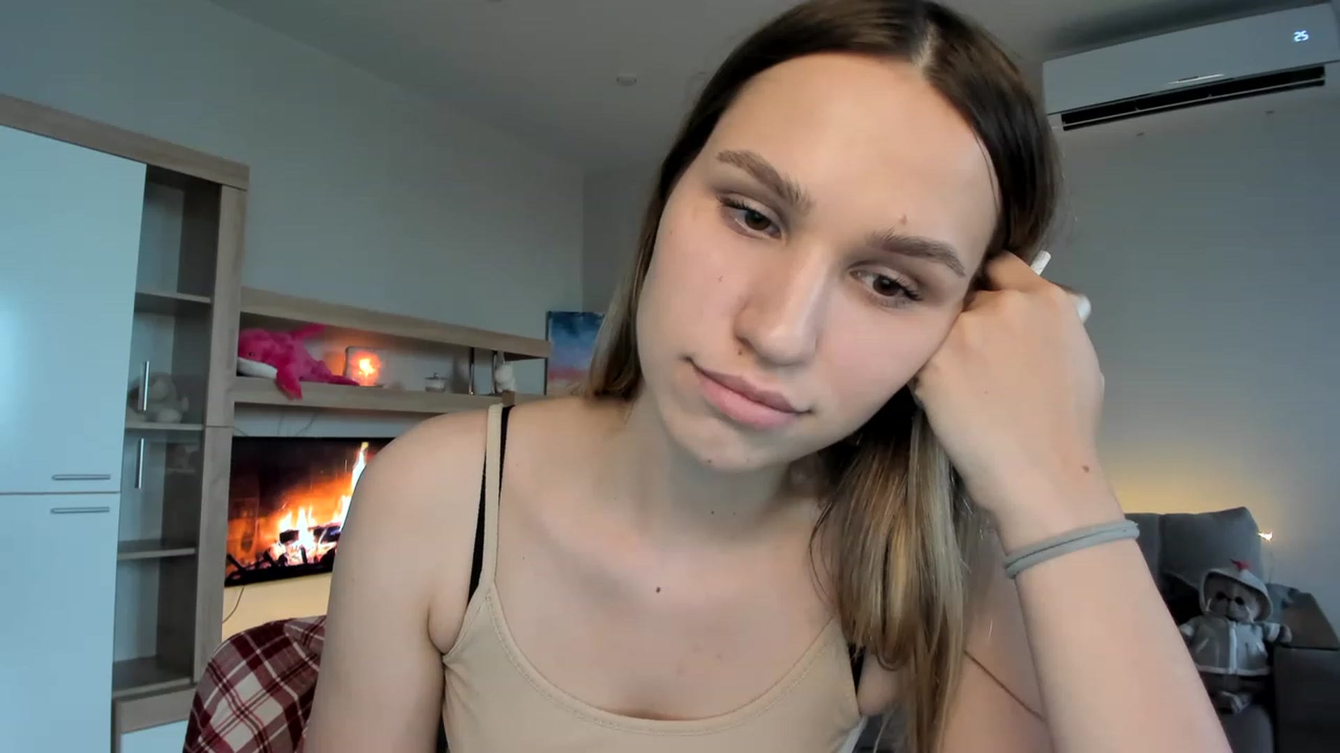 Gallery image thumbnail from WaveOfLove's myfreecams stream on, 07/01/2023, 16:43 image 7 of 20