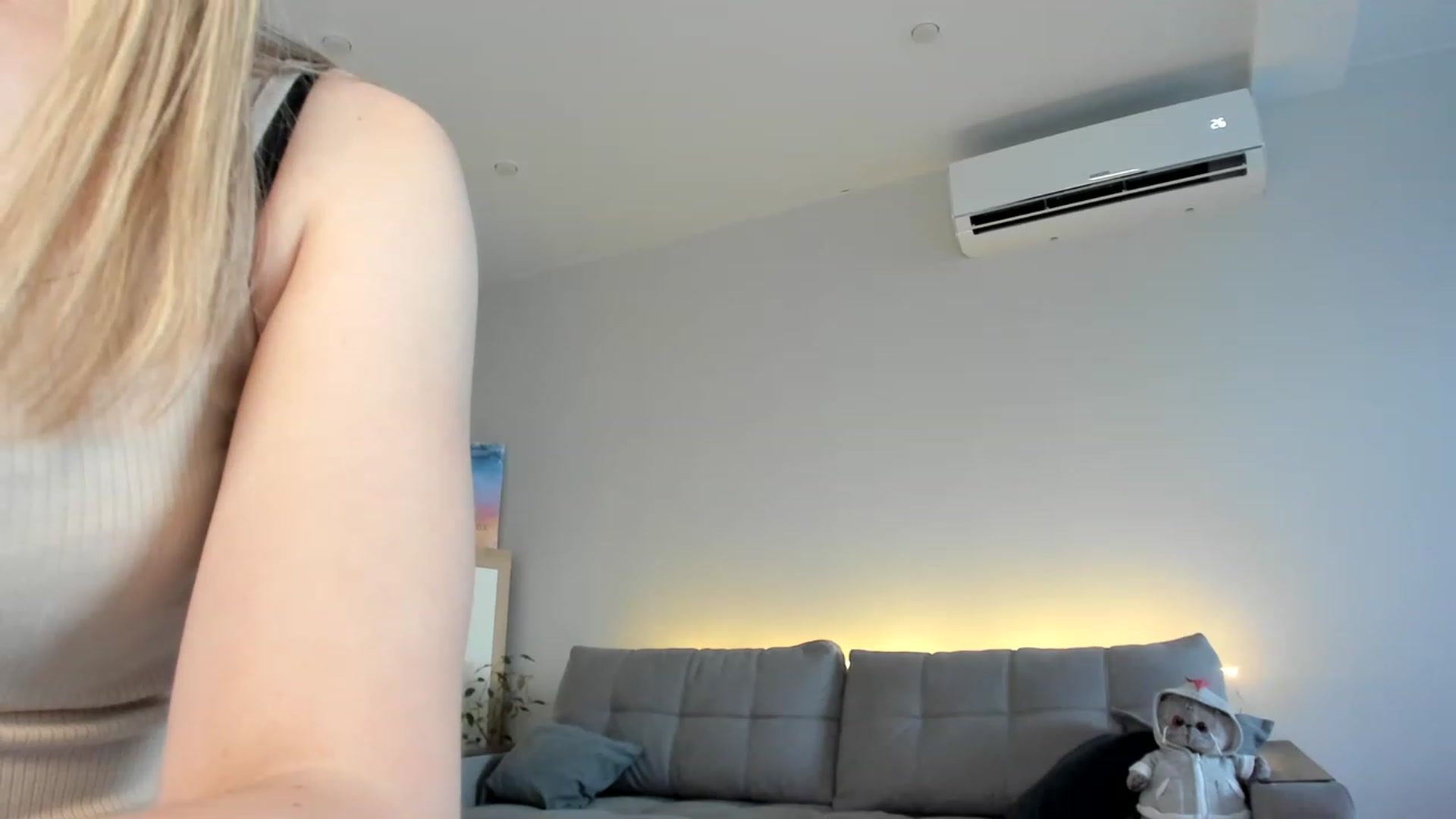 Gallery image thumbnail from WaveOfLove's myfreecams stream on, 07/01/2023, 16:43 image 17 of 20