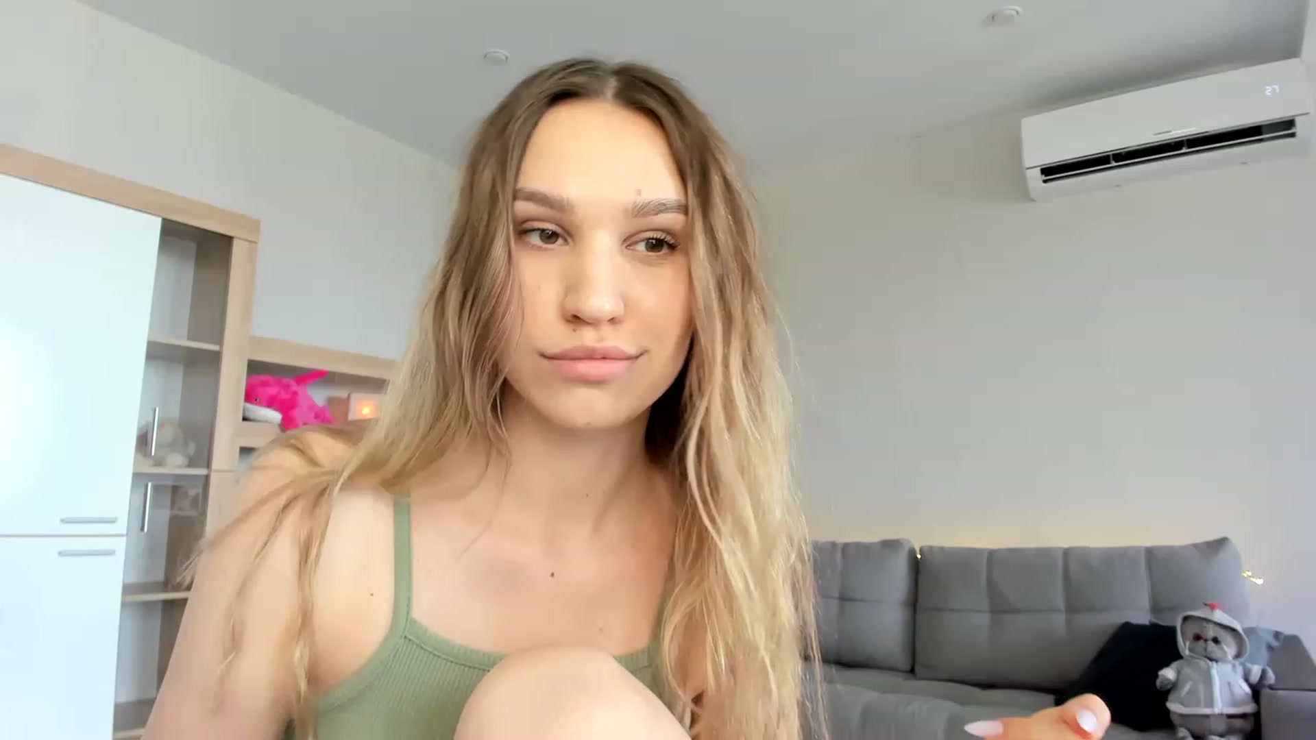 Gallery image thumbnail from WaveOfLove's myfreecams stream on, 07/03/2023, 11:21 image 17 of 20