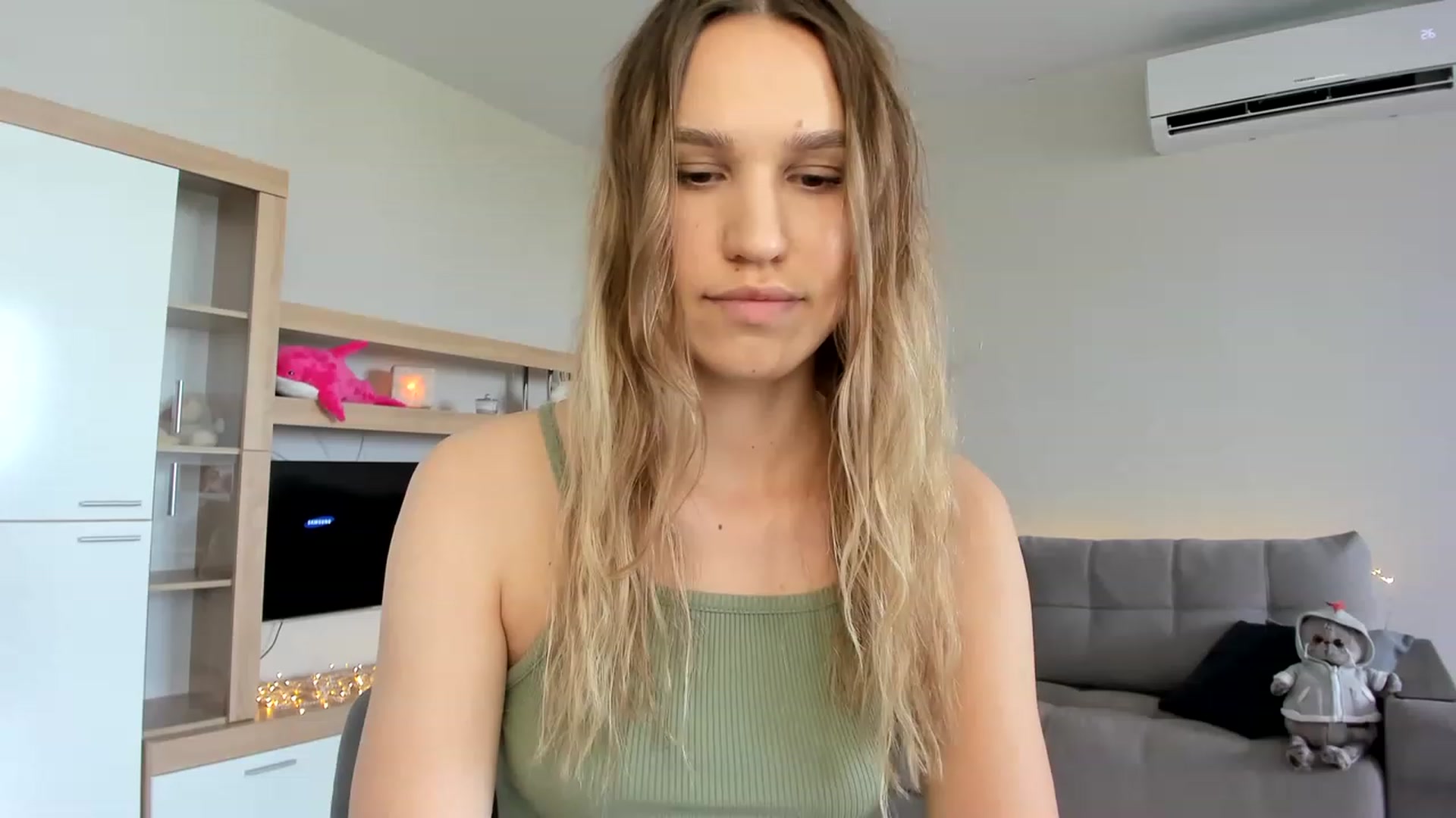 Gallery image thumbnail from WaveOfLove's myfreecams stream on, 07/03/2023, 12:32 image 1 of 20