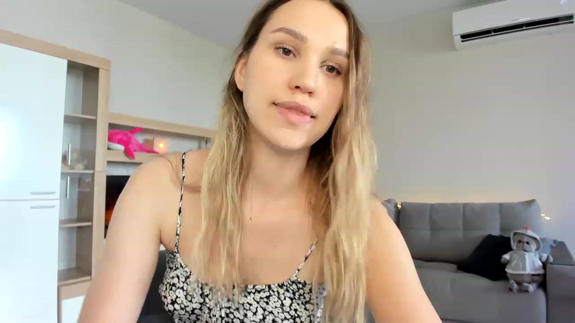 Gallery image thumbnail from WaveOfLove's myfreecams stream on, 07/03/2023, 14:10 image 20 of 20