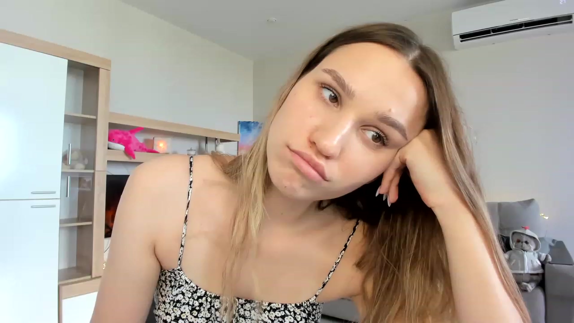 Gallery image thumbnail from WaveOfLove's myfreecams stream on, 07/03/2023, 14:10 image 10 of 20