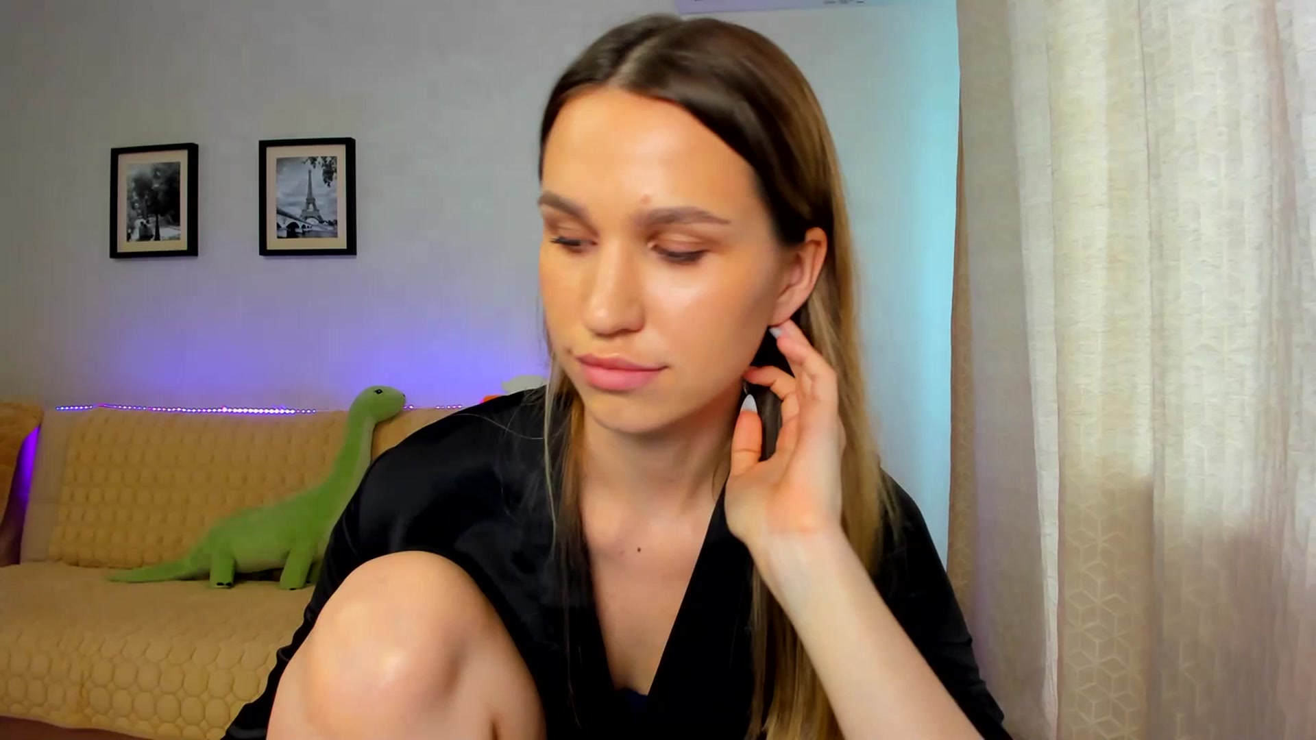 Gallery image thumbnail from WaveOfLove's myfreecams stream on, 07/13/2023, 13:41 image 13 of 20