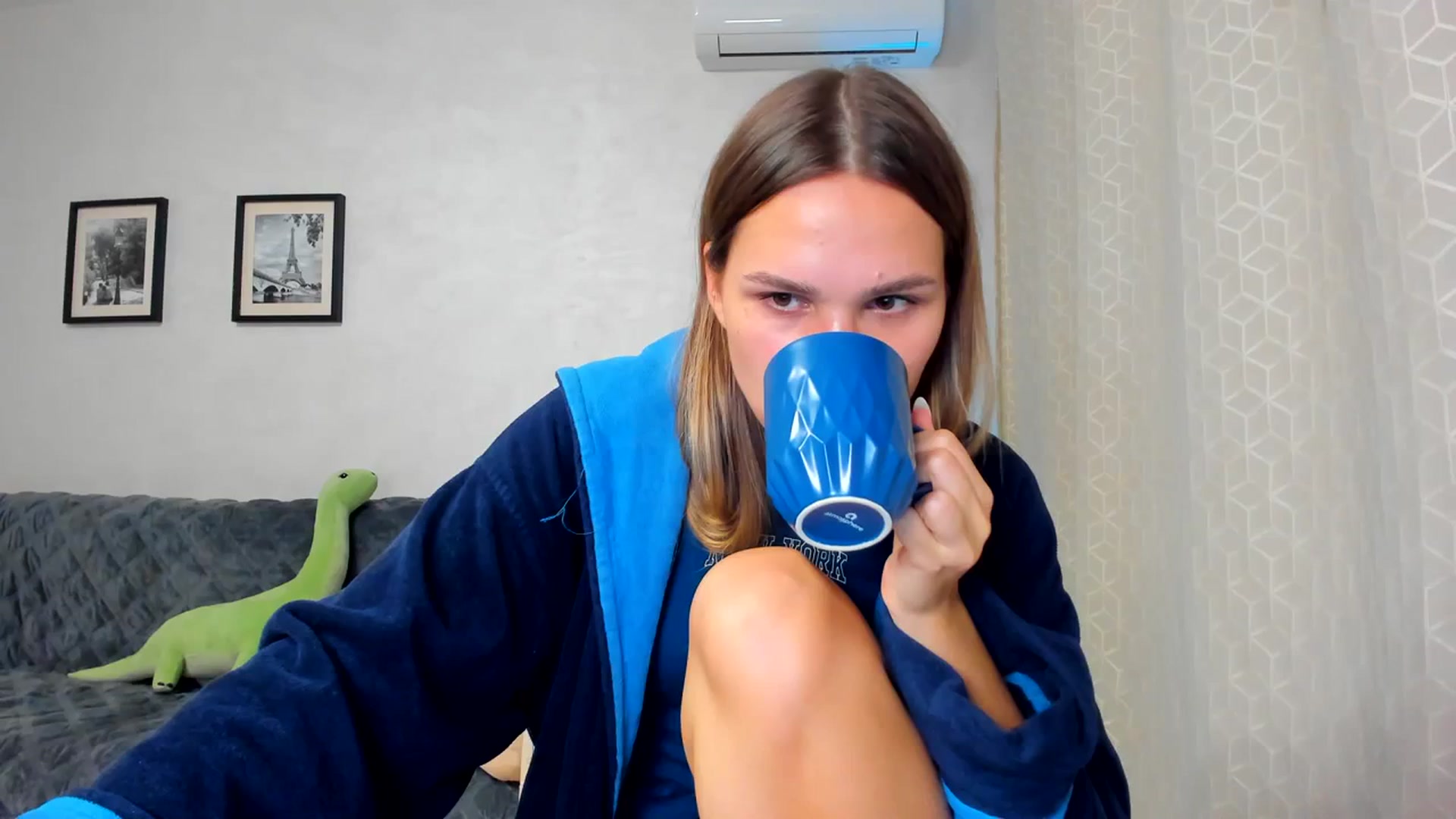 Gallery image thumbnail from WaveOfLove's myfreecams stream on, 09/09/2023, 18:19 image 14 of 20