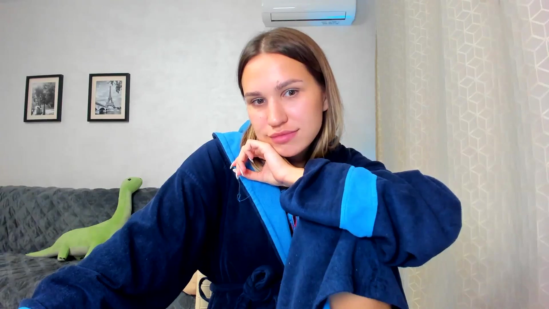 Gallery image thumbnail from WaveOfLove's myfreecams stream on, 09/09/2023, 18:19 image 10 of 20