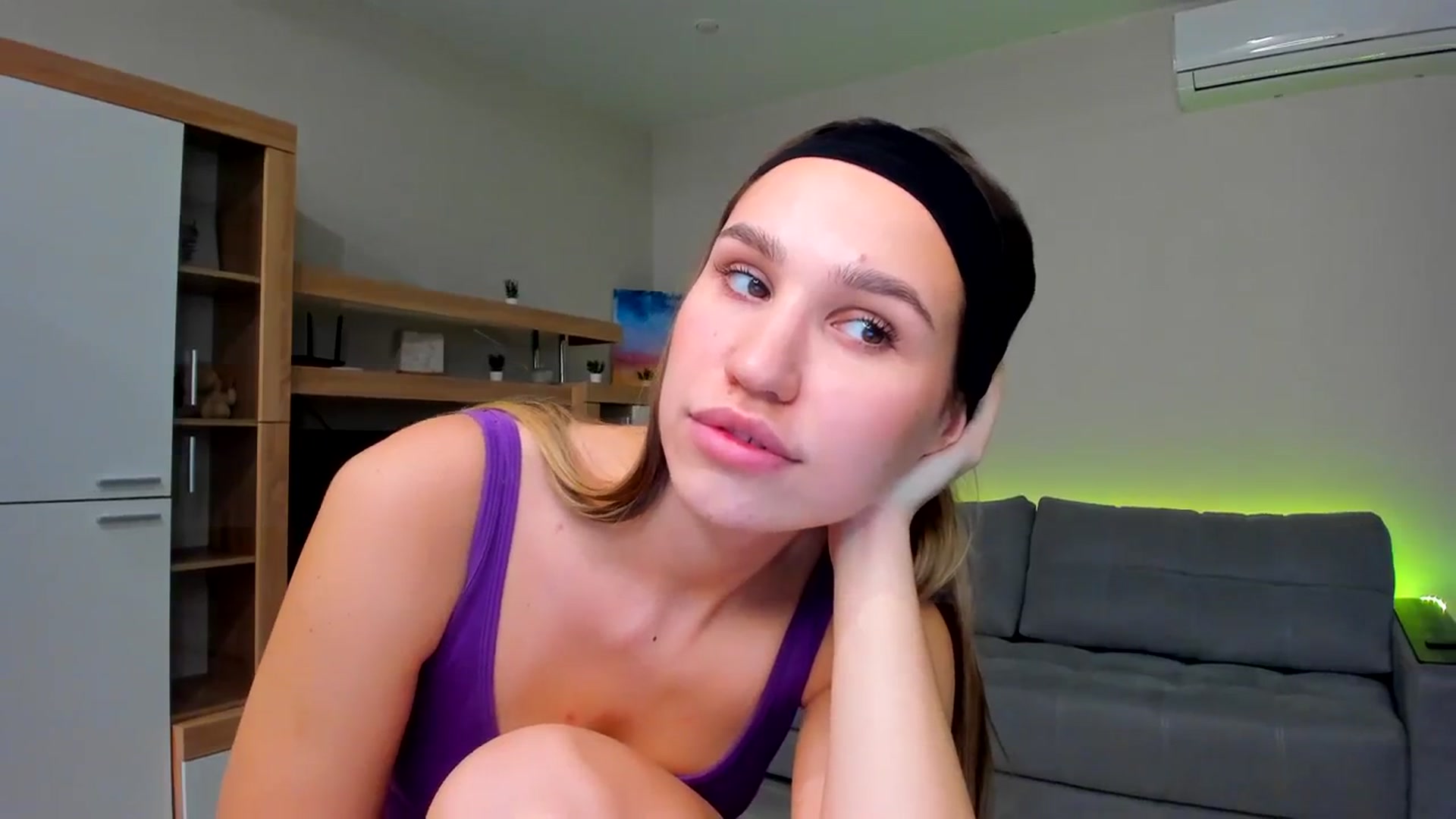 Gallery image thumbnail from WaveOfLove's myfreecams stream on, 11/30/2023, 12:57 image 12 of 20