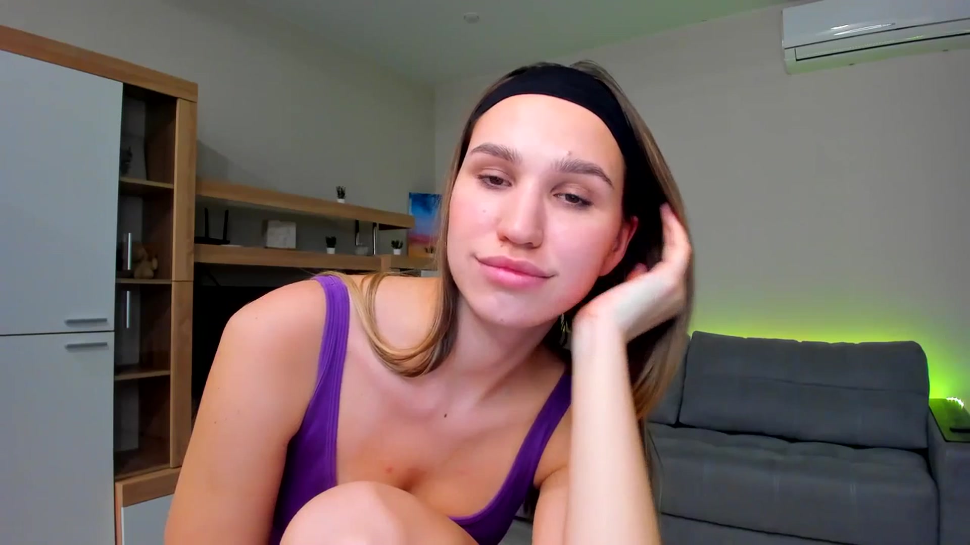 Gallery image thumbnail from WaveOfLove's myfreecams stream on, 11/30/2023, 12:57 image 13 of 20