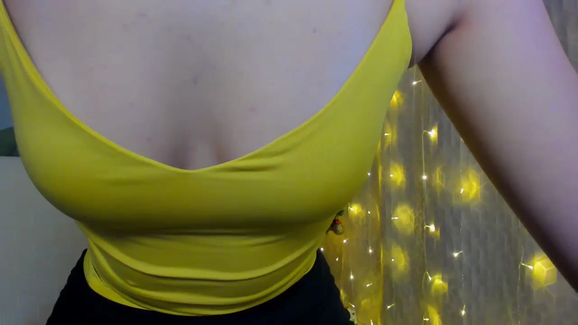 Gallery image thumbnail from WaveOfLove's myfreecams stream on, 12/16/2023, 13:59 image 14 of 20