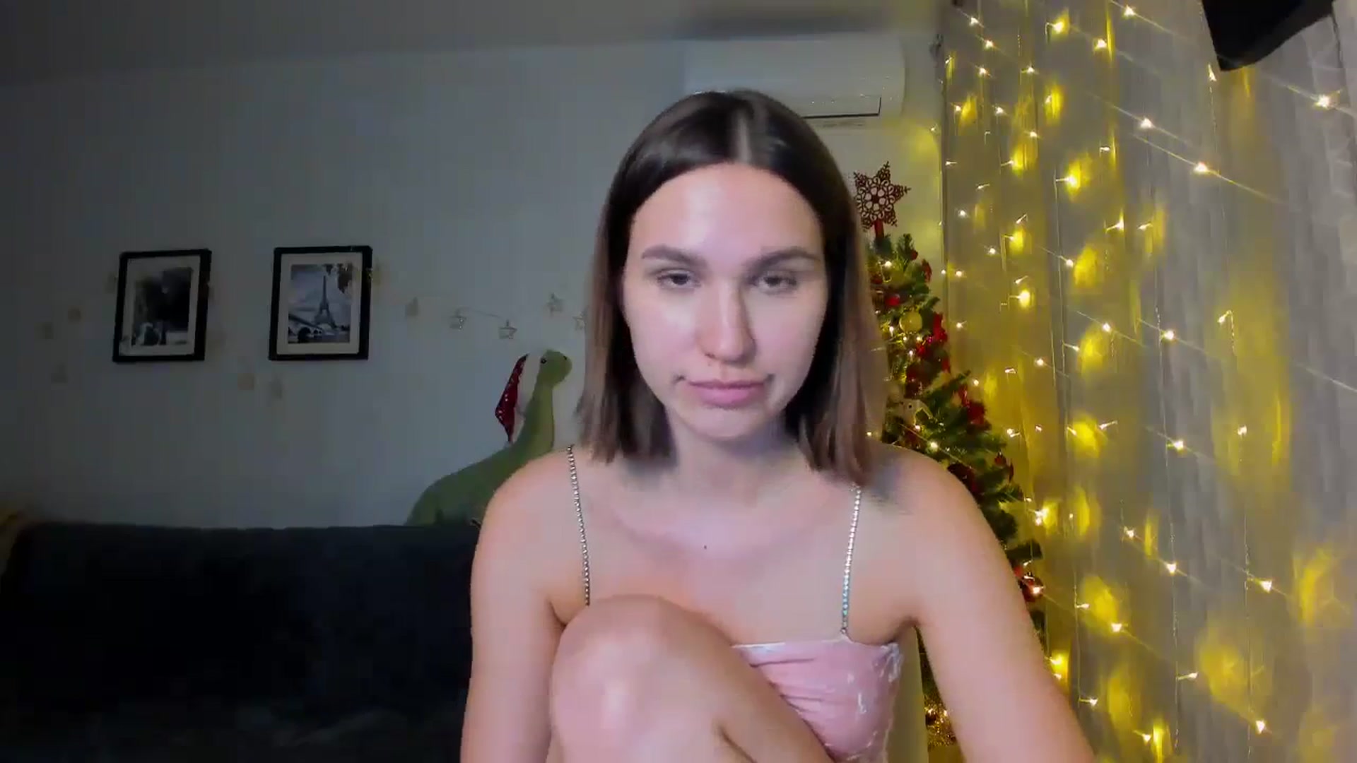Gallery image thumbnail from WaveOfLove's myfreecams stream on, 12/21/2023, 14:11 image 12 of 20