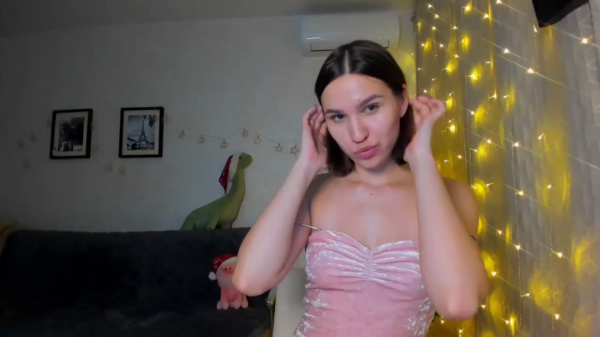 Gallery image thumbnail from WaveOfLove's myfreecams stream on, 12/21/2023, 14:11 image 19 of 20