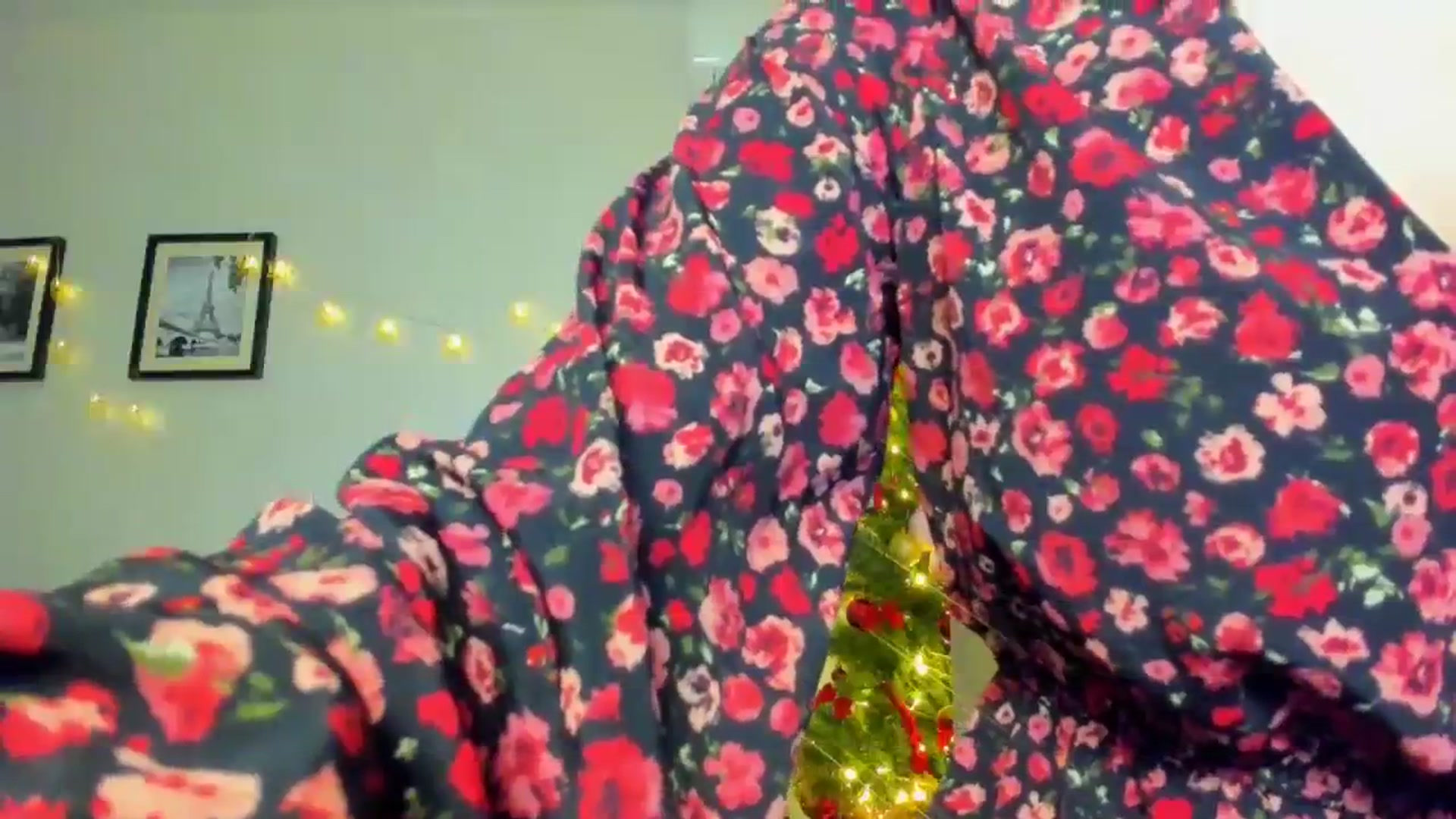 Gallery image thumbnail from WaveOfLove's myfreecams stream on, 12/23/2023, 13:33 image 15 of 20