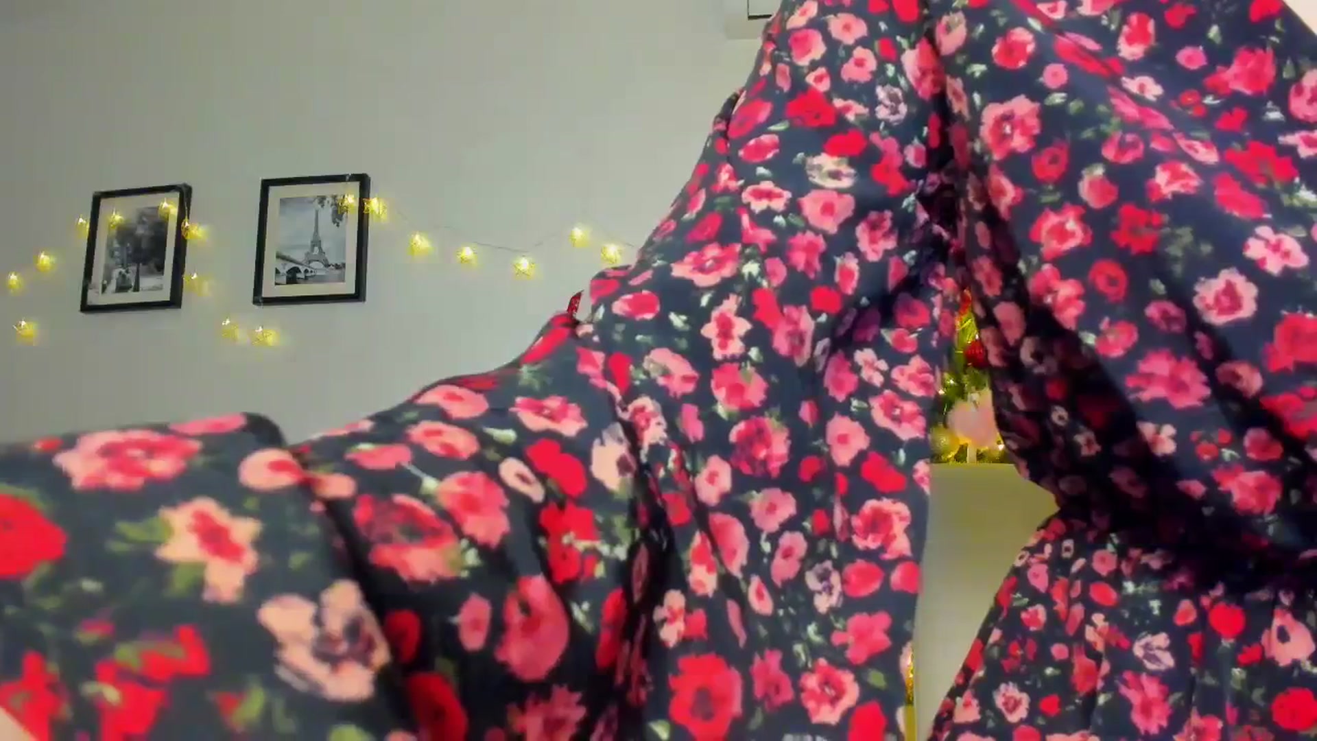 Gallery image thumbnail from WaveOfLove's myfreecams stream on, 12/23/2023, 13:33 image 6 of 20