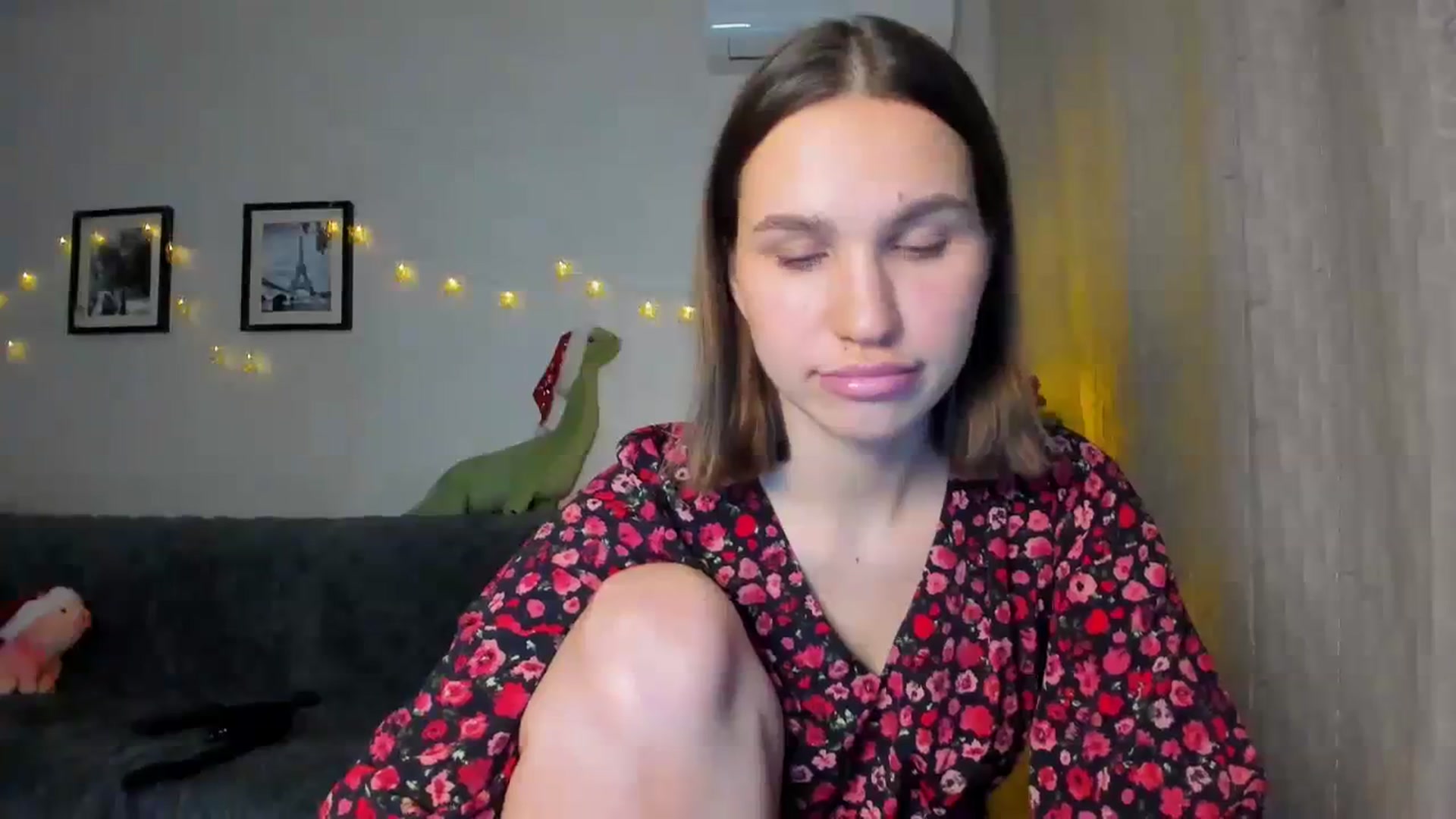 Gallery image thumbnail from WaveOfLove's myfreecams stream on, 12/23/2023, 15:02 image 17 of 20