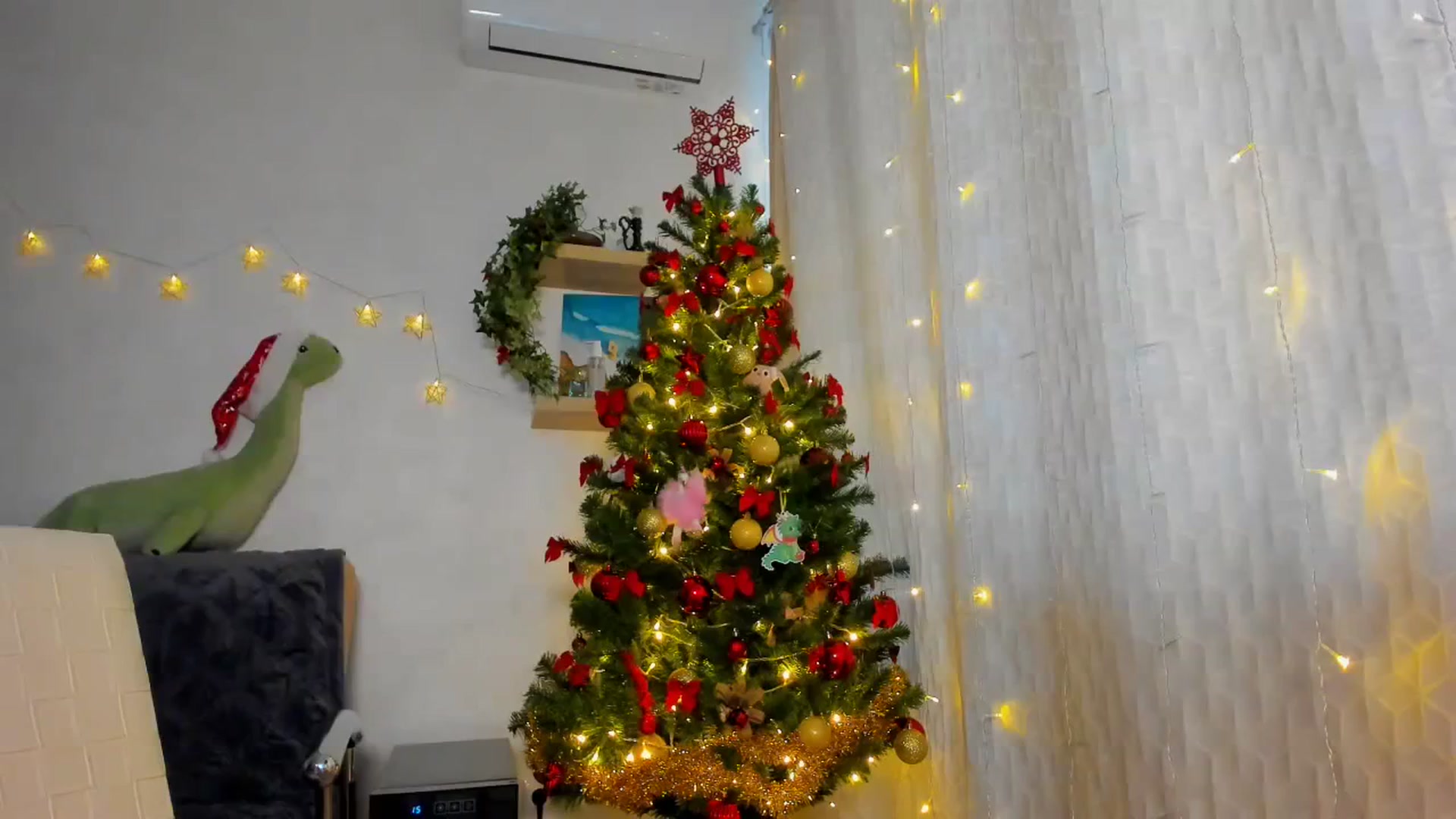 Gallery image thumbnail from WaveOfLove's myfreecams stream on, 12/25/2023, 13:00 image 1 of 20