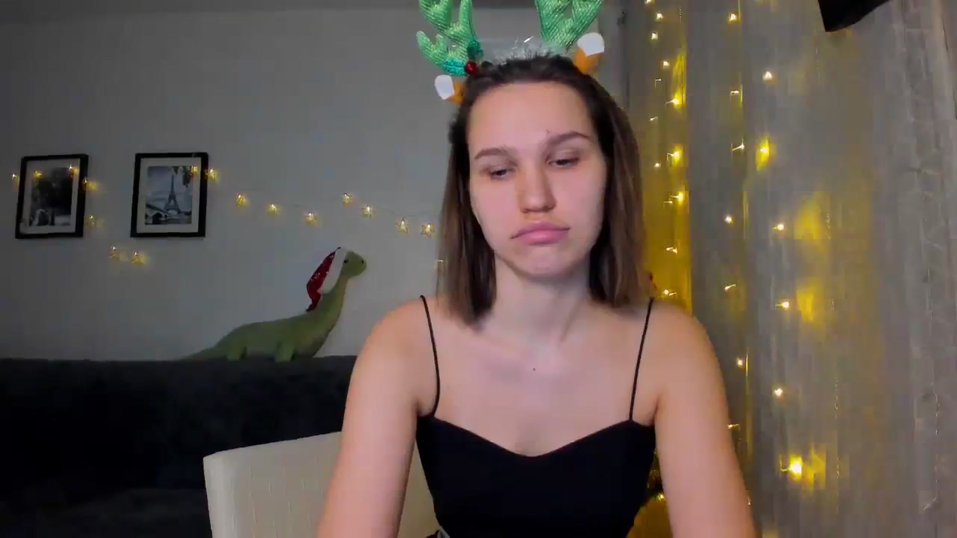 Gallery image thumbnail from WaveOfLove's myfreecams stream on, 12/28/2023, 17:35 image 8 of 20