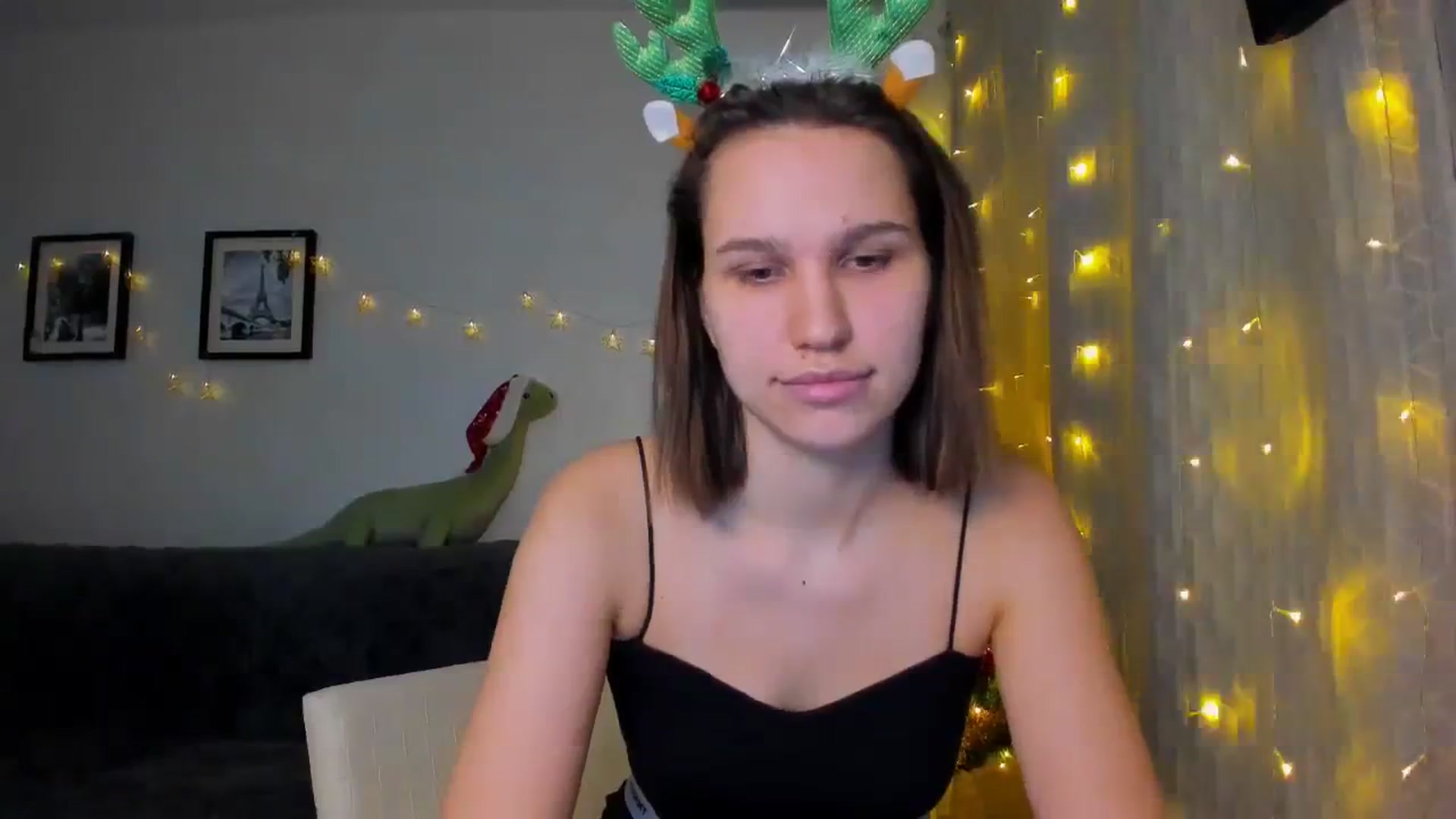 Gallery image thumbnail from WaveOfLove's myfreecams stream on, 12/28/2023, 17:35 image 12 of 20