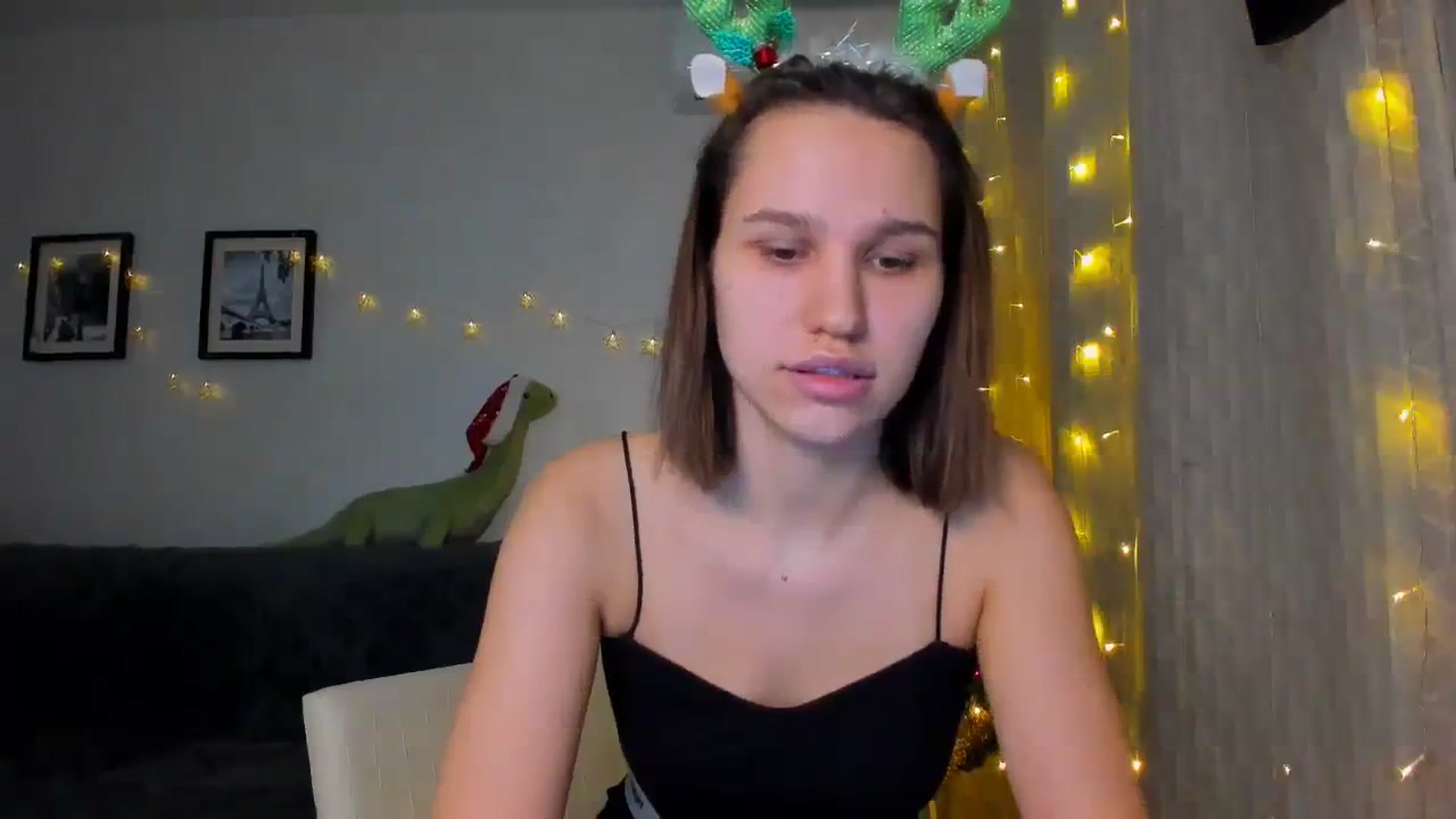 Gallery image thumbnail from WaveOfLove's myfreecams stream on, 12/28/2023, 17:35 image 11 of 20