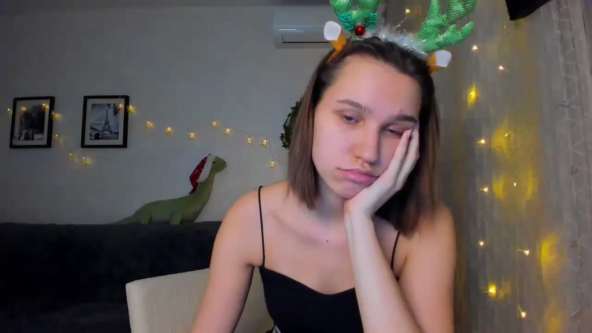 Gallery image thumbnail from WaveOfLove's myfreecams stream on, 12/28/2023, 17:35 image 9 of 20