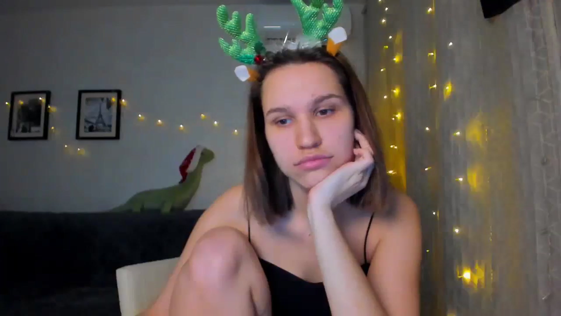 Gallery image thumbnail from WaveOfLove's myfreecams stream on, 12/28/2023, 17:35 image 16 of 20