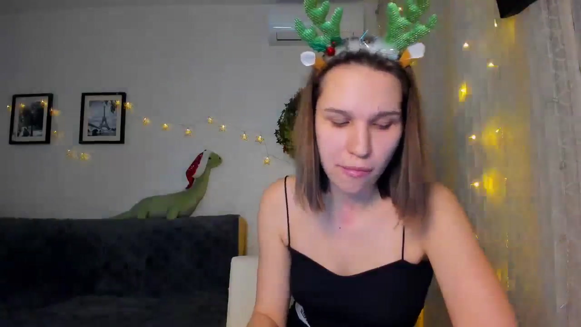 Gallery image thumbnail from WaveOfLove's myfreecams stream on, 12/28/2023, 18:11 image 13 of 20
