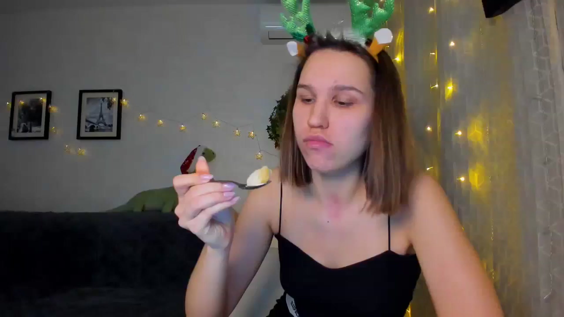Gallery image thumbnail from WaveOfLove's myfreecams stream on, 12/28/2023, 18:11 image 14 of 20