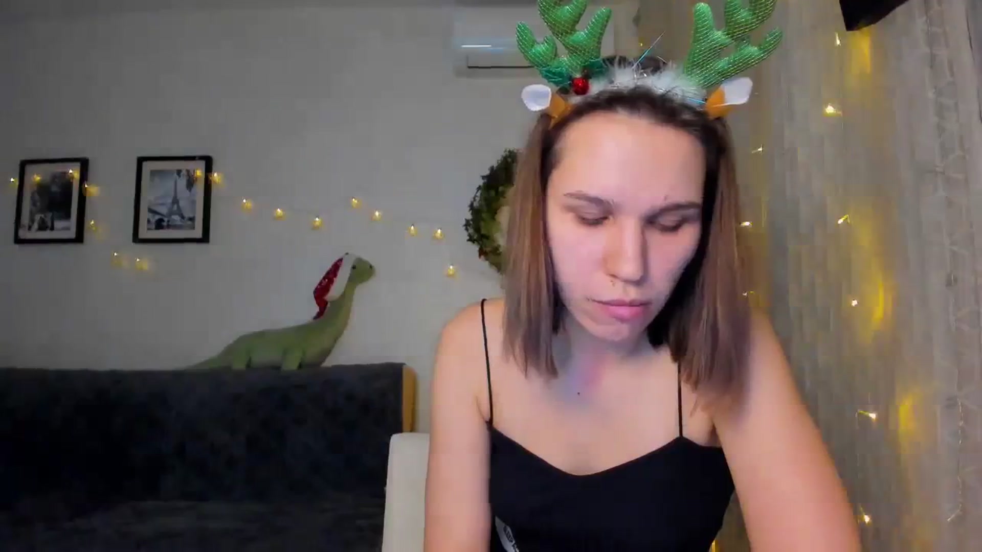 Gallery image thumbnail from WaveOfLove's myfreecams stream on, 12/28/2023, 18:11 image 16 of 20