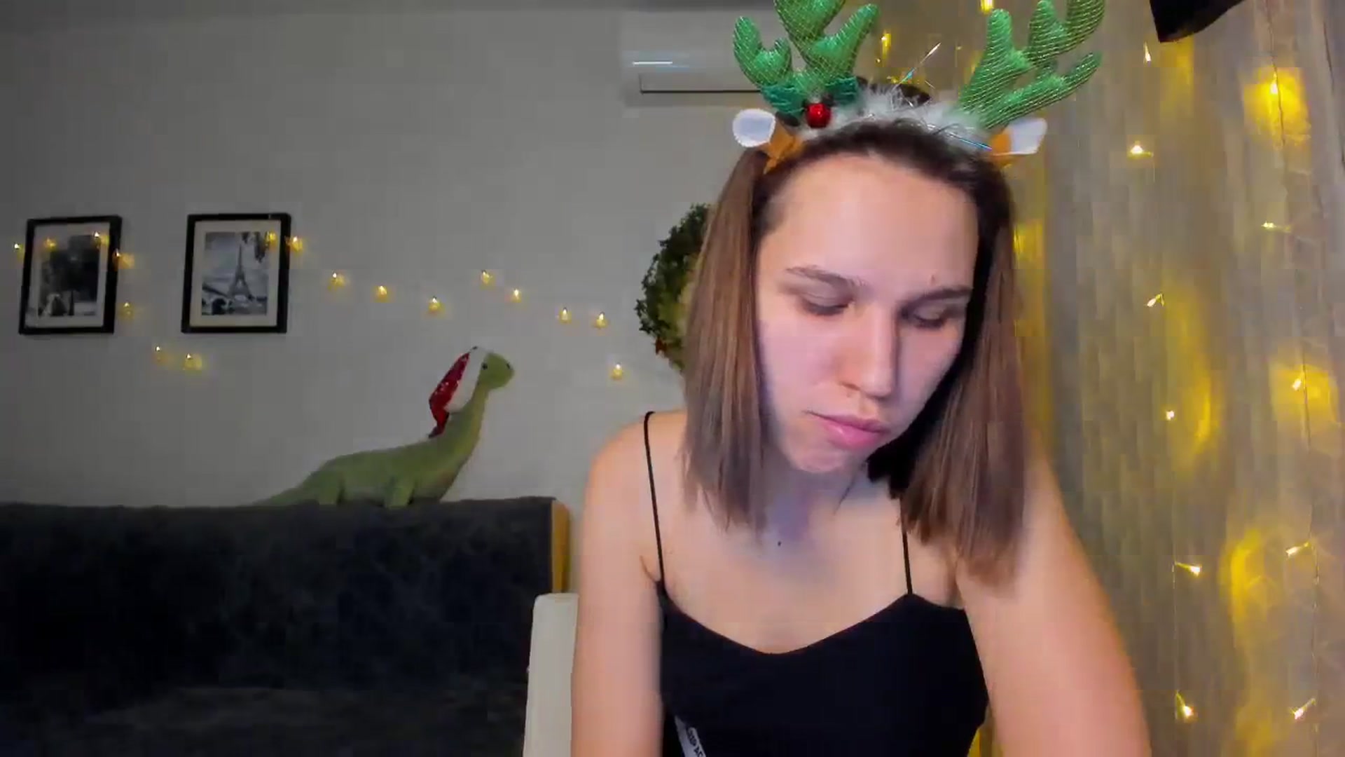 Gallery image thumbnail from WaveOfLove's myfreecams stream on, 12/28/2023, 18:11 image 17 of 20