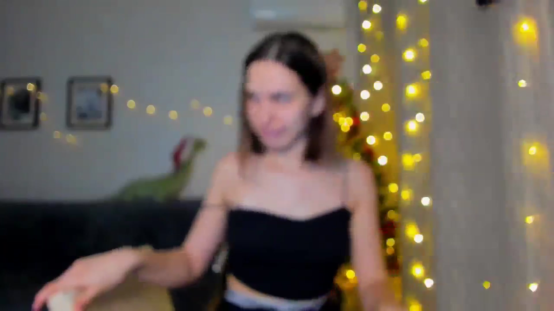 Gallery image thumbnail from WaveOfLove's myfreecams stream on, 12/28/2023, 19:09 image 16 of 20